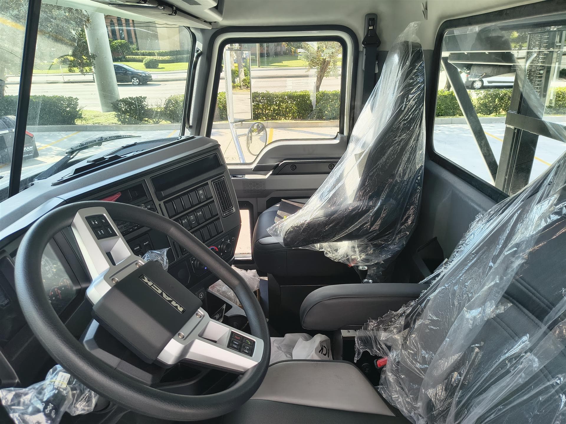 2026 Mack Granite — photo 10