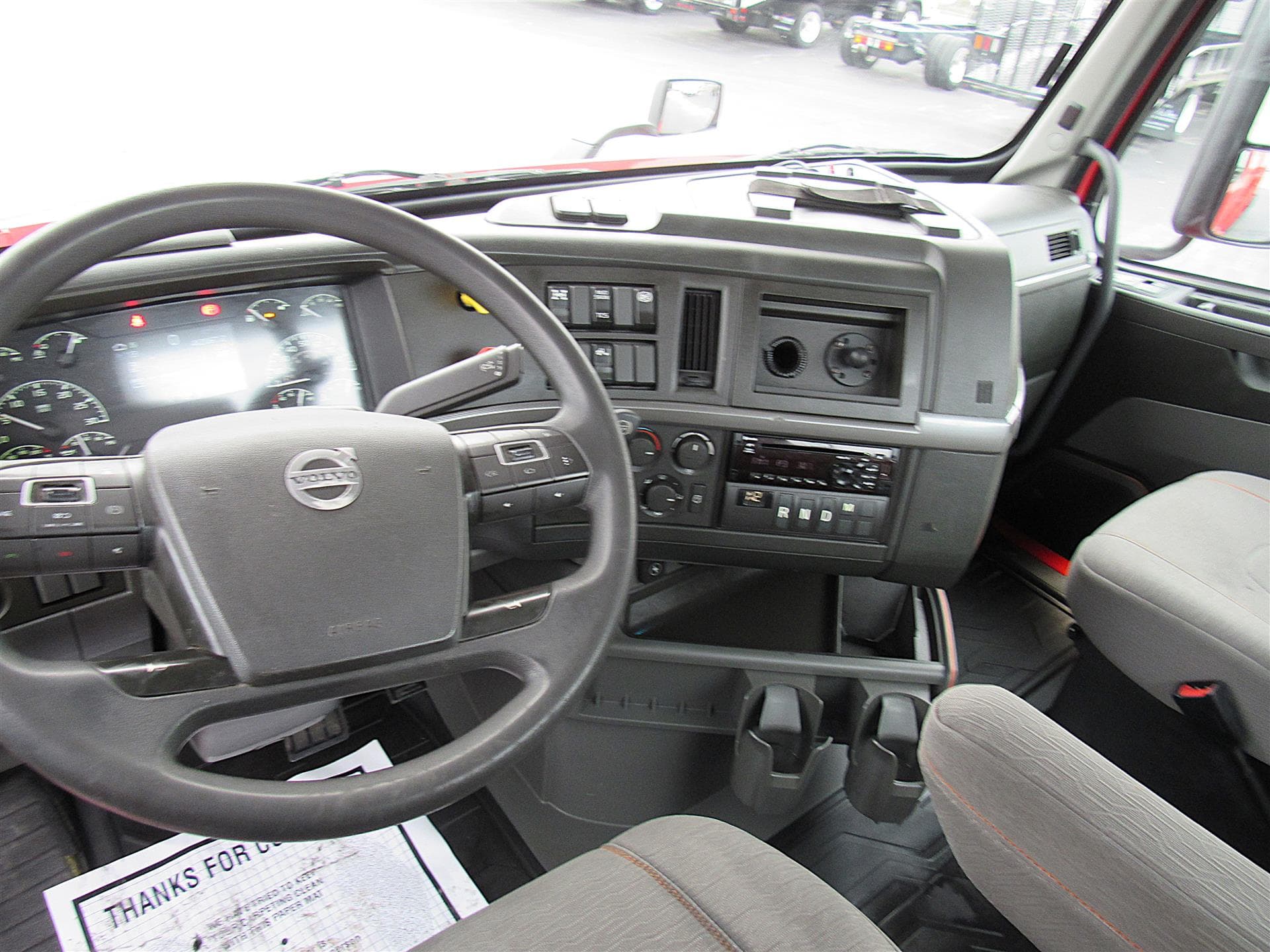 2021 Volvo VNR 640 — photo 12