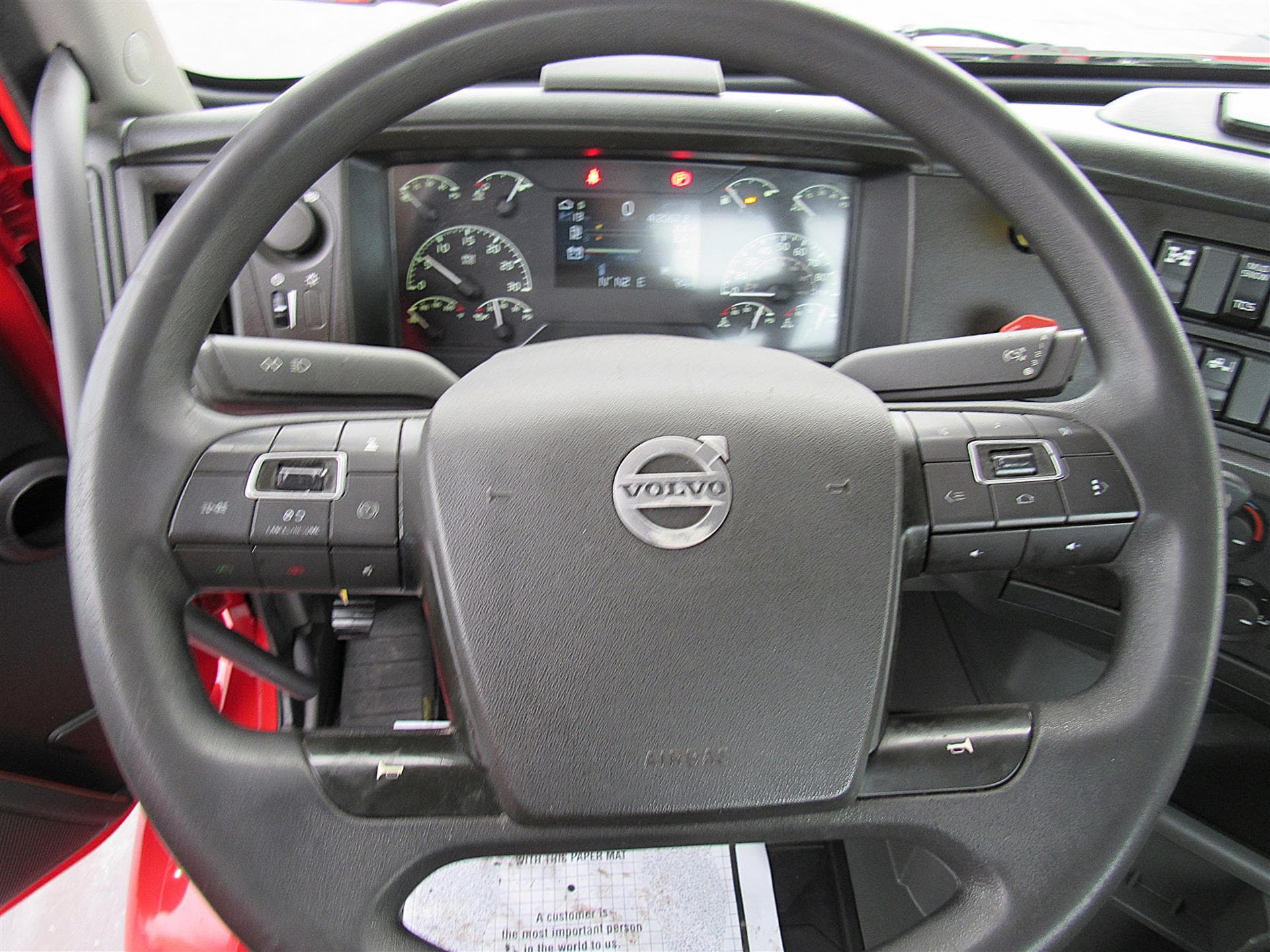 2021 Volvo VNR 640 — photo 13