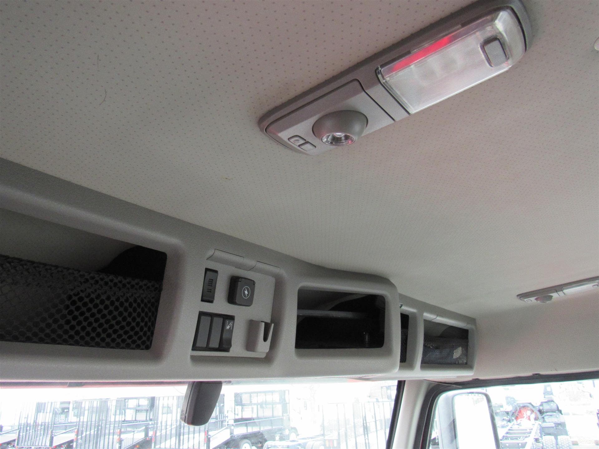 2021 Volvo VNR 640 — photo 16