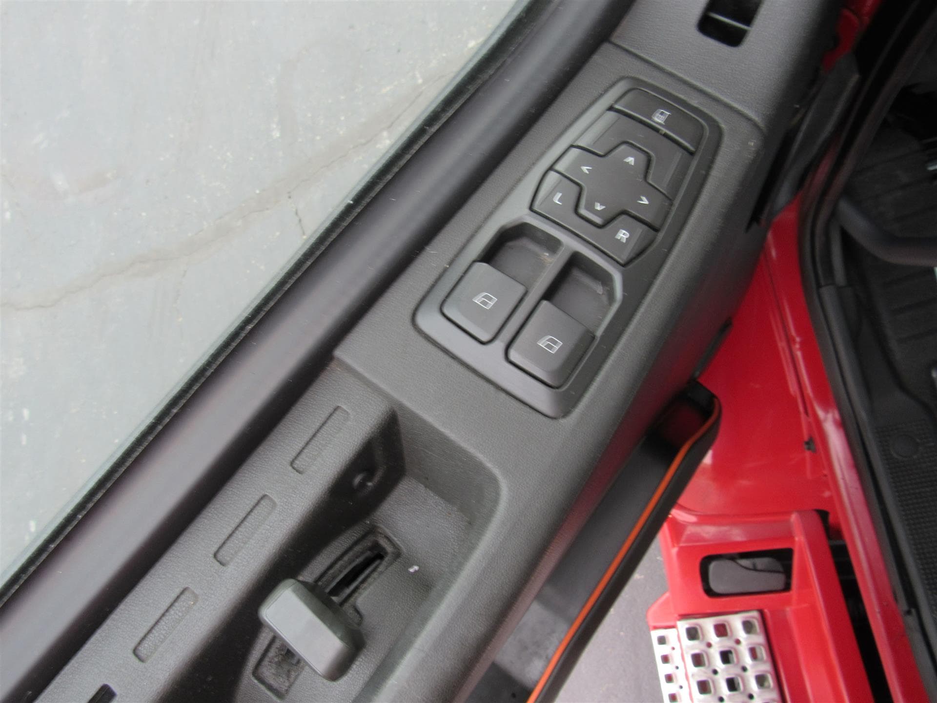 2021 Volvo VNR 640 — photo 11