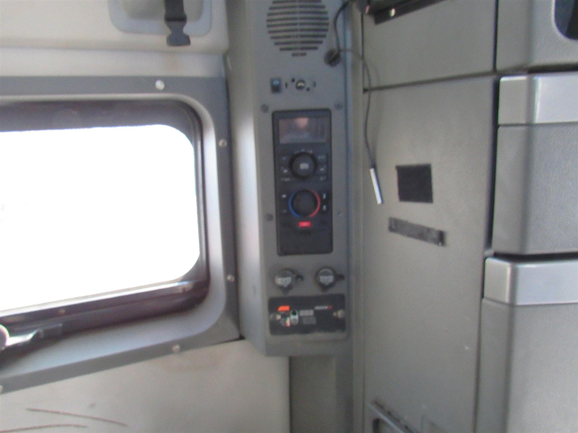 2020 Volvo VNL 860 — photo 19