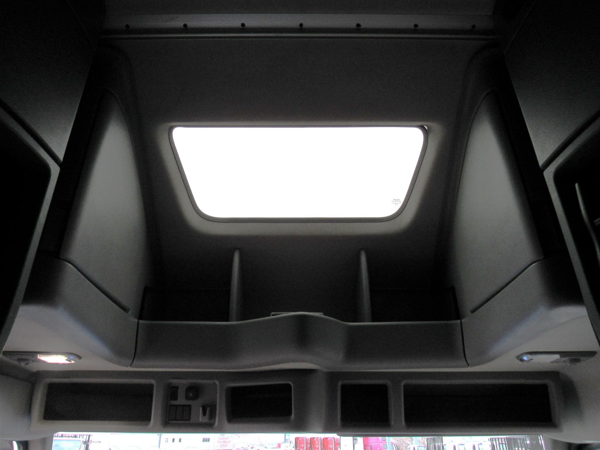 2024 Volvo VNL 860 — photo 23