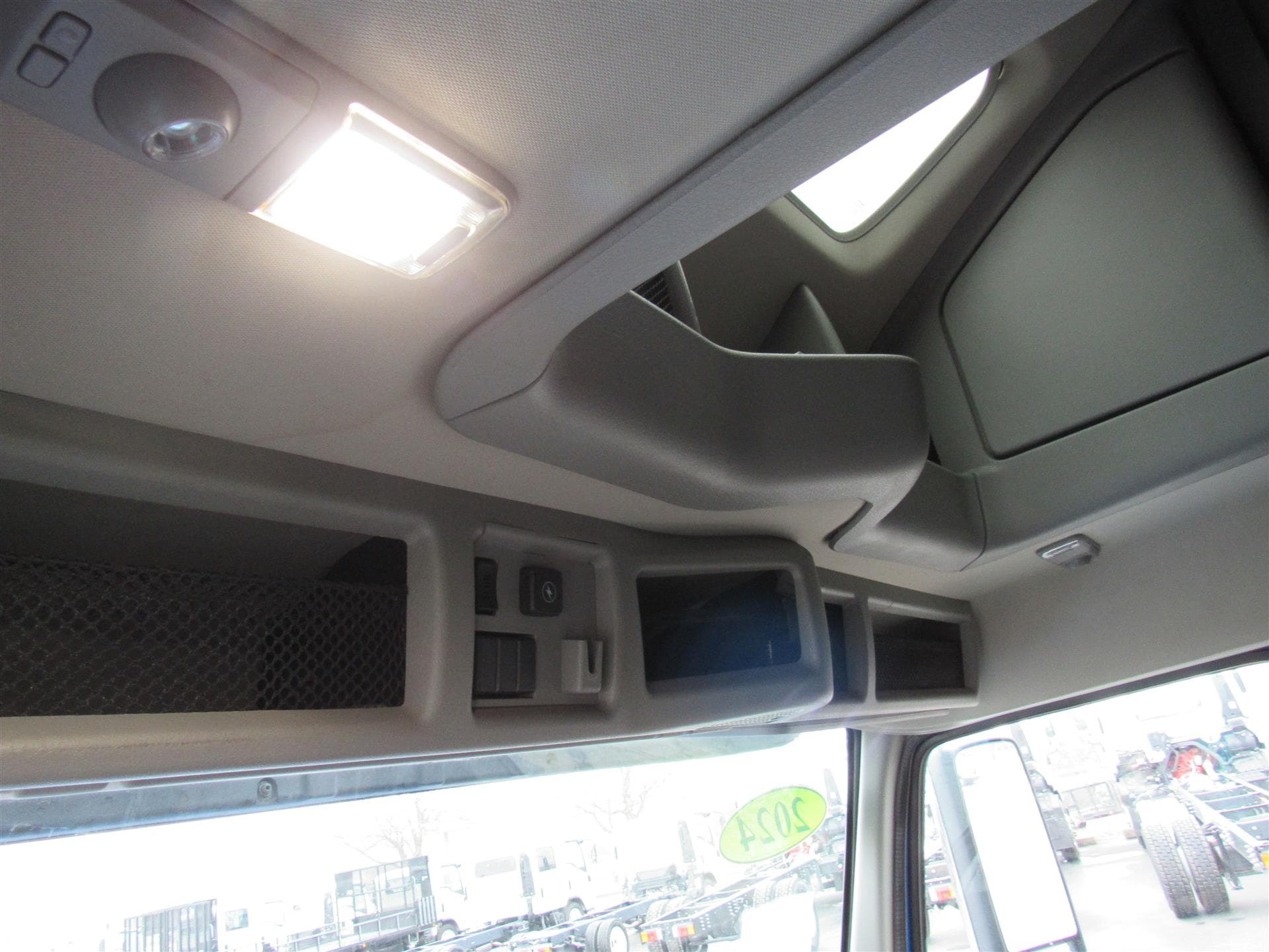 2024 Volvo VNL 860 — photo 12