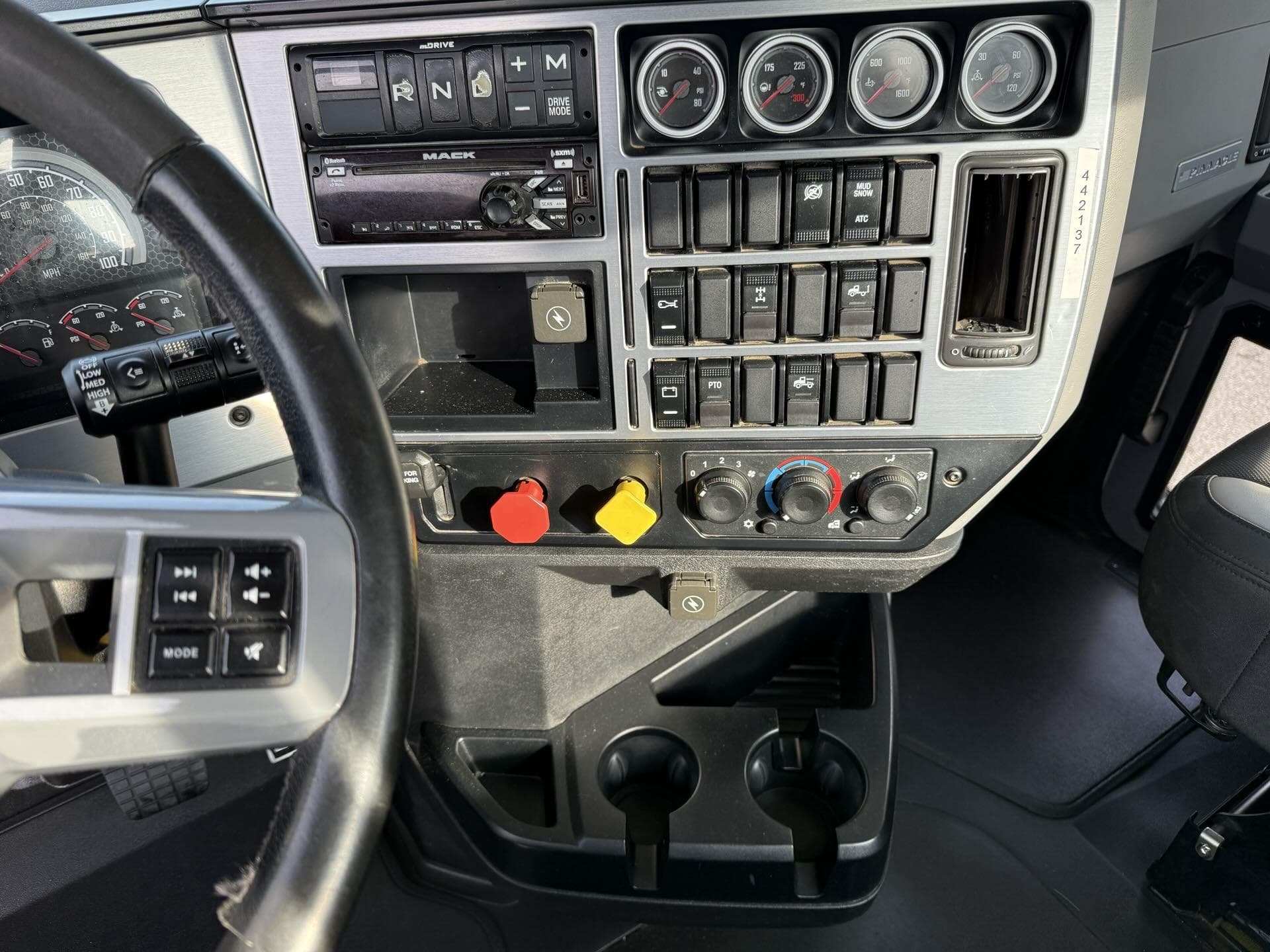 2021 Mack Pinnacle — photo 16