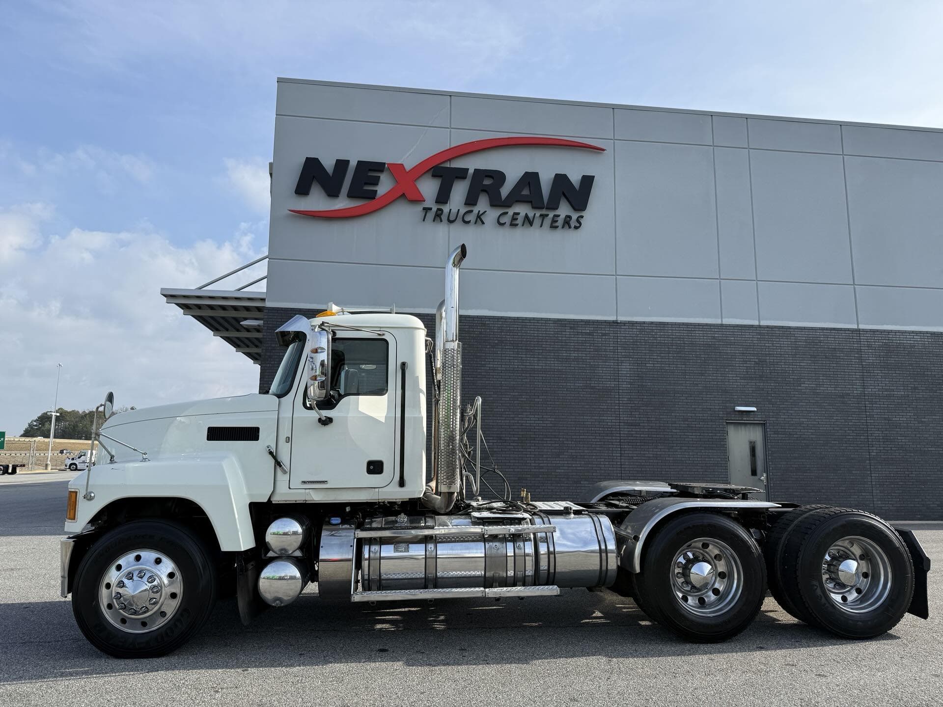 2021 Mack Pinnacle — photo 2