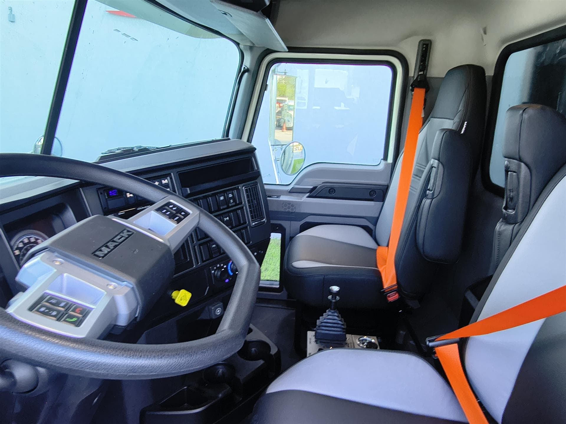 2026 Mack Granite — photo 9