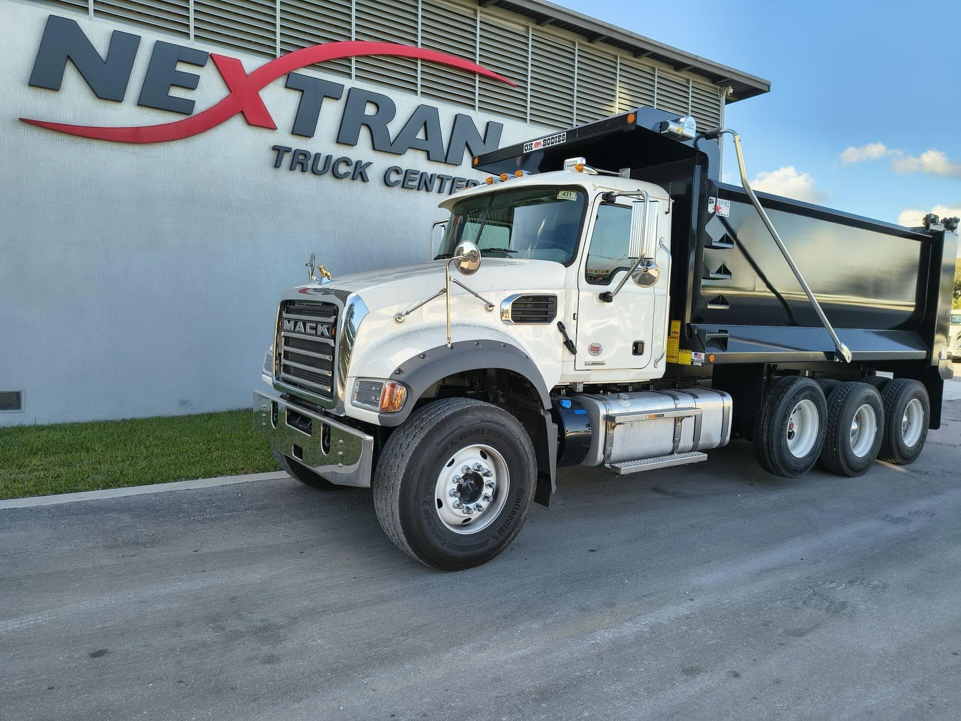 2026 Mack Granite — photo 2