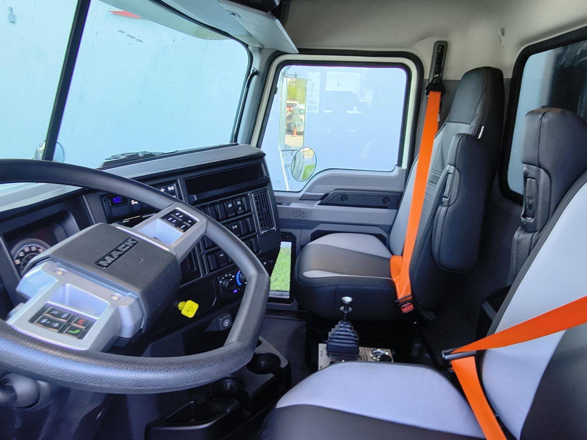 2026 Mack Granite — photo 9