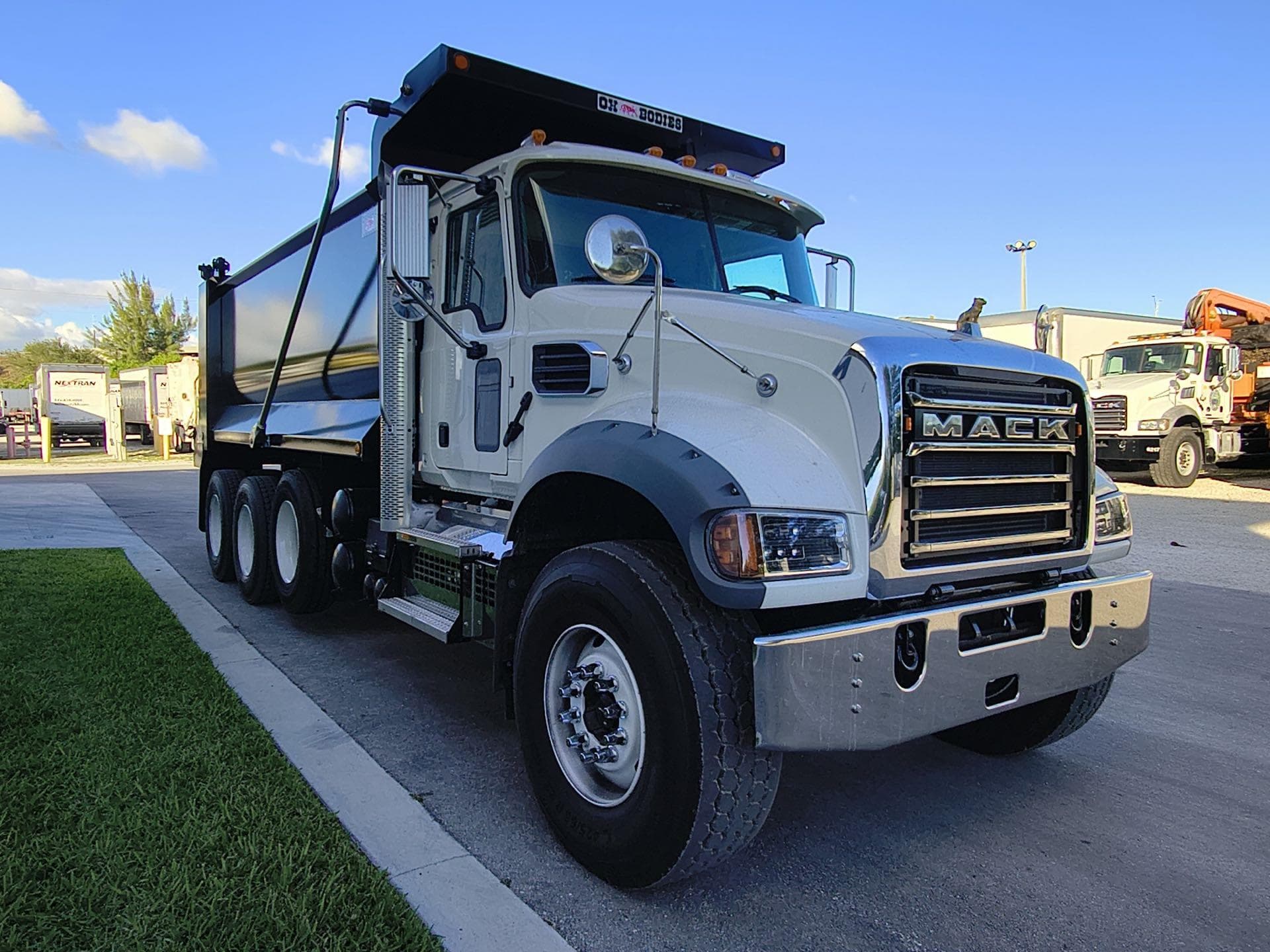 2026 Mack Granite — photo 7