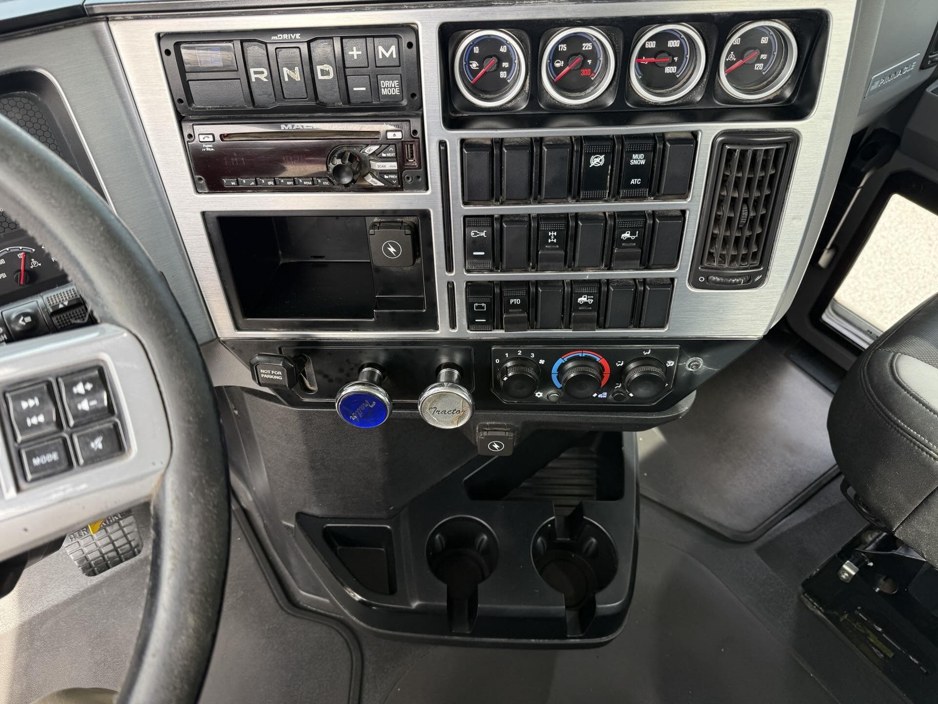 2021 Mack Pinnacle — photo 14