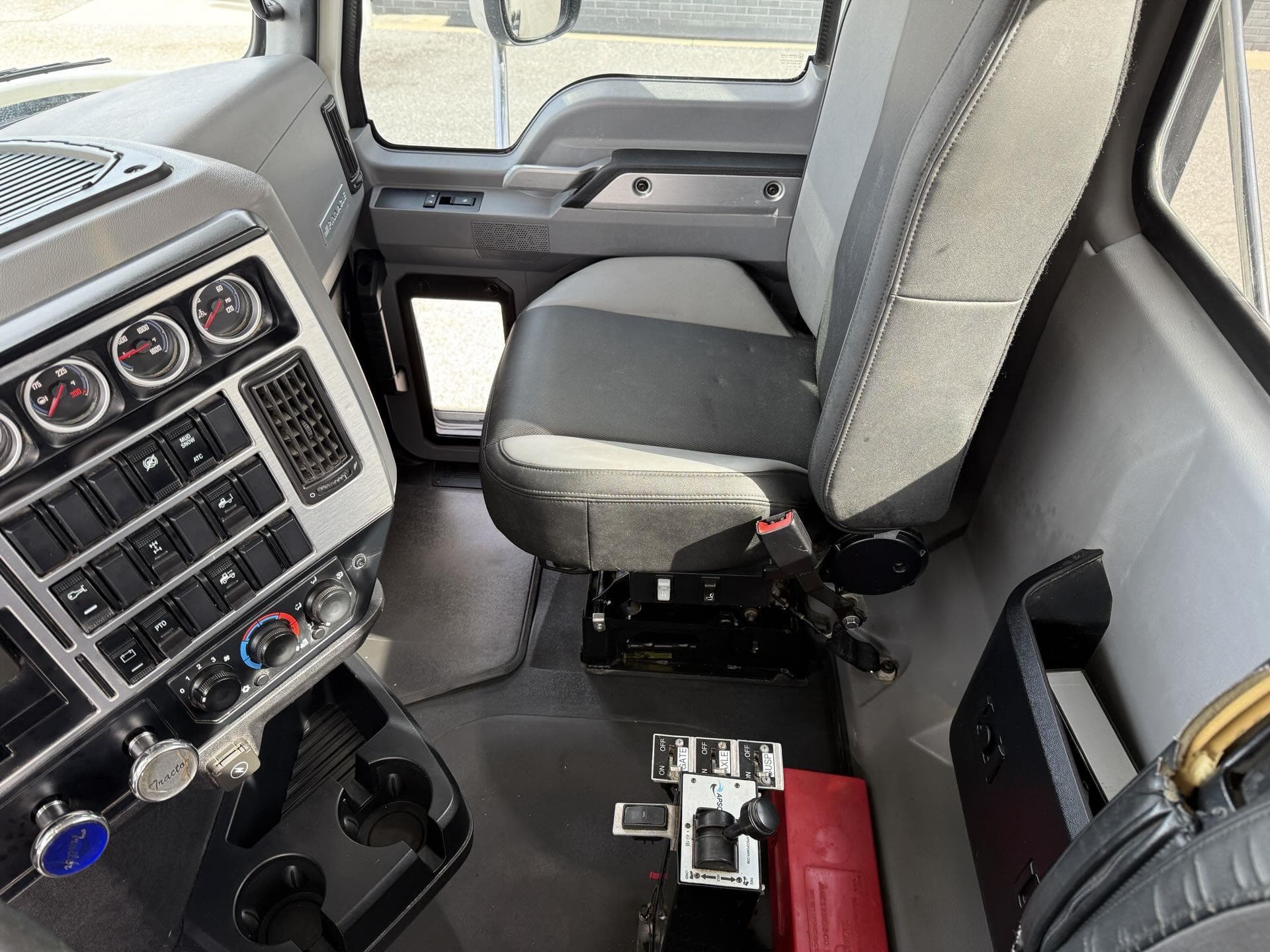 2021 Mack Pinnacle — photo 13