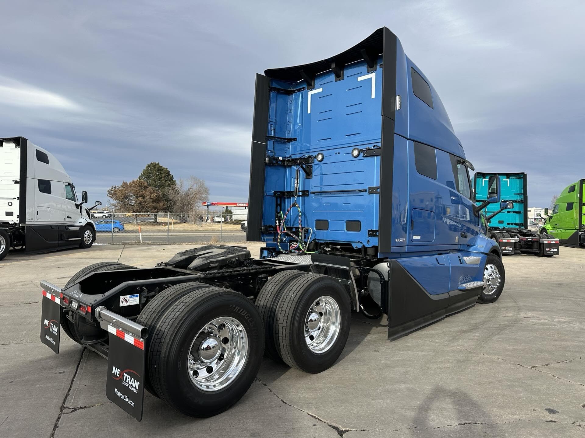 2026 Volvo VNL 860 — photo 3
