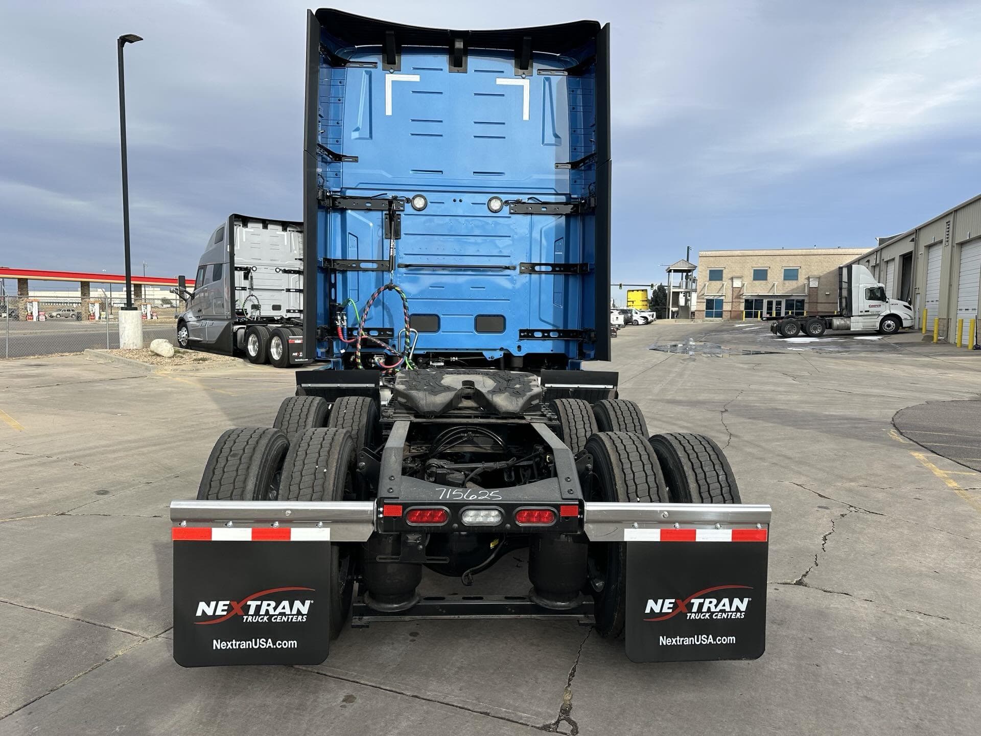 2026 Volvo VNL 860 — photo 6