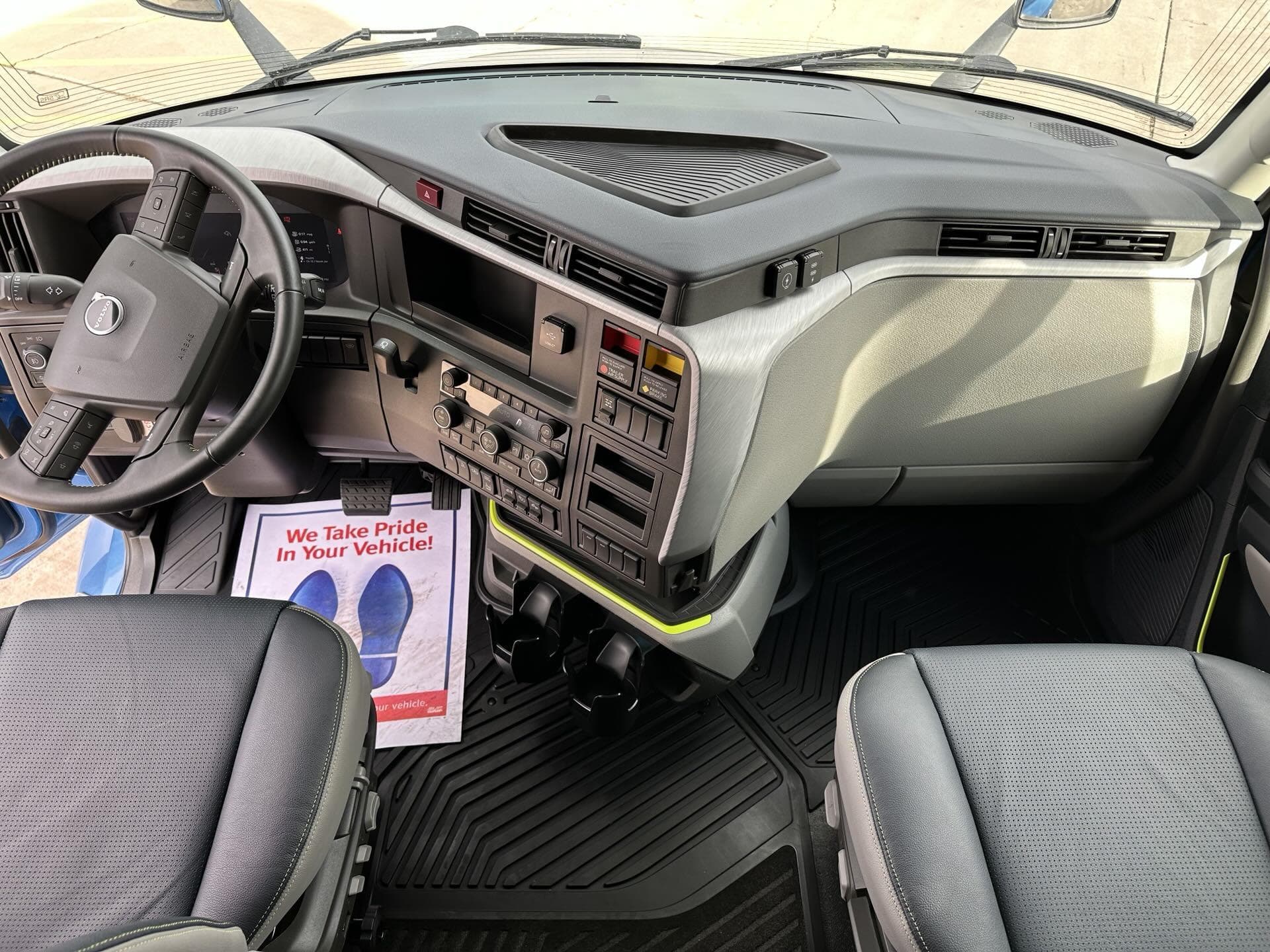 2026 Volvo VNL 860 — photo 10