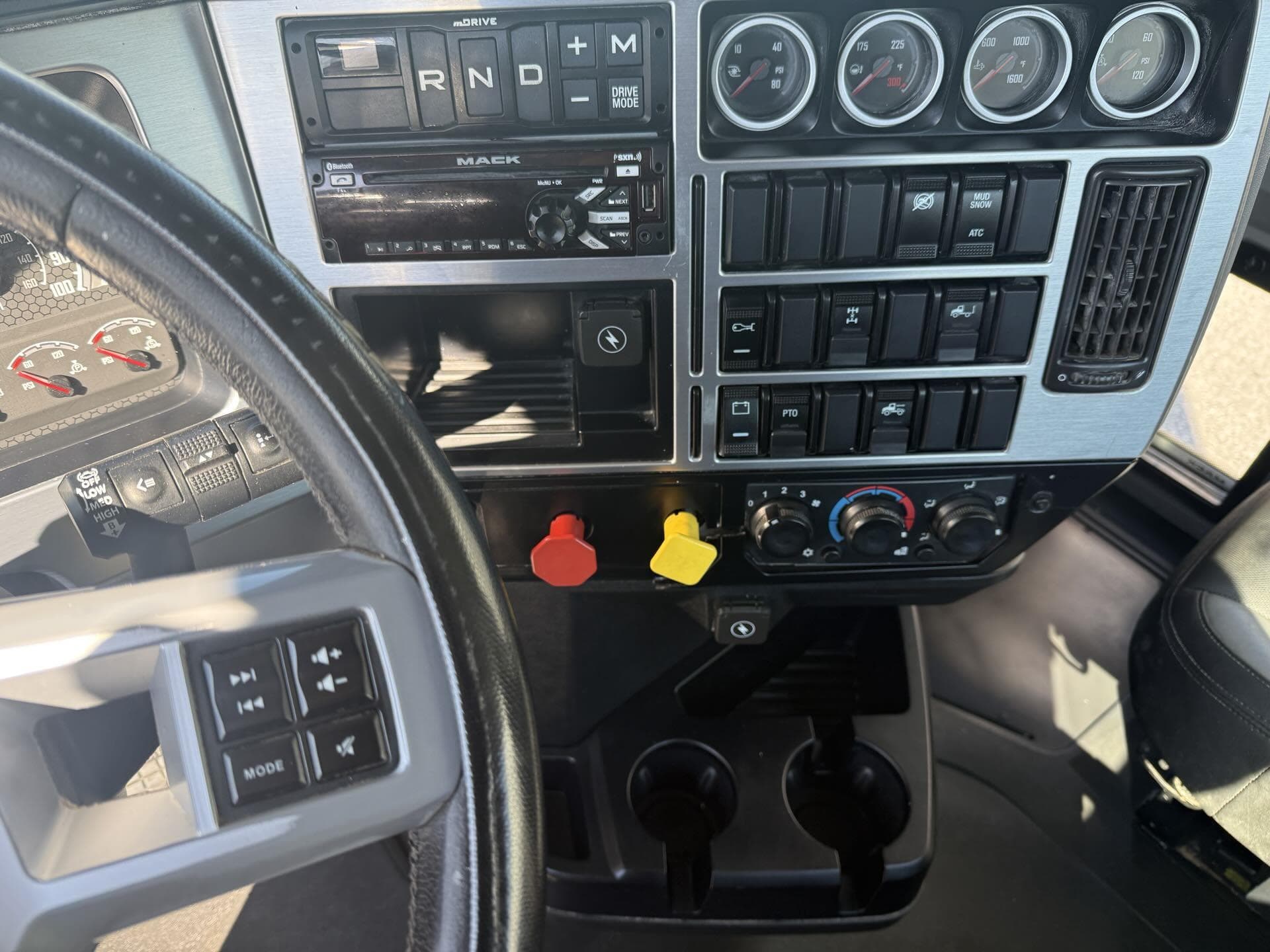 2021 Mack Pinnacle — photo 10