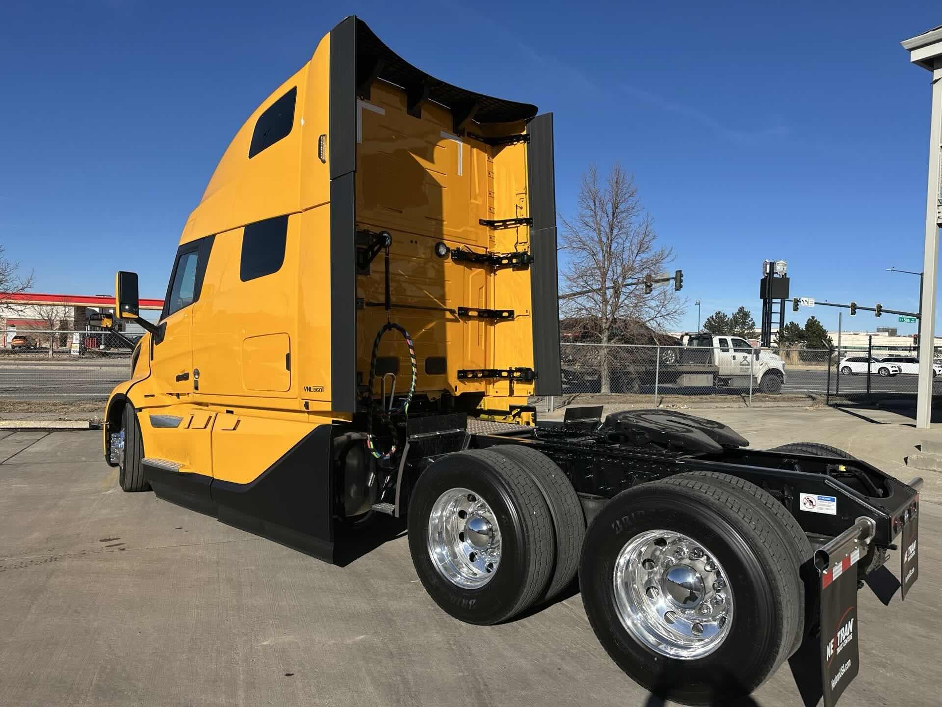 2026 Volvo VNL 860 — photo 3
