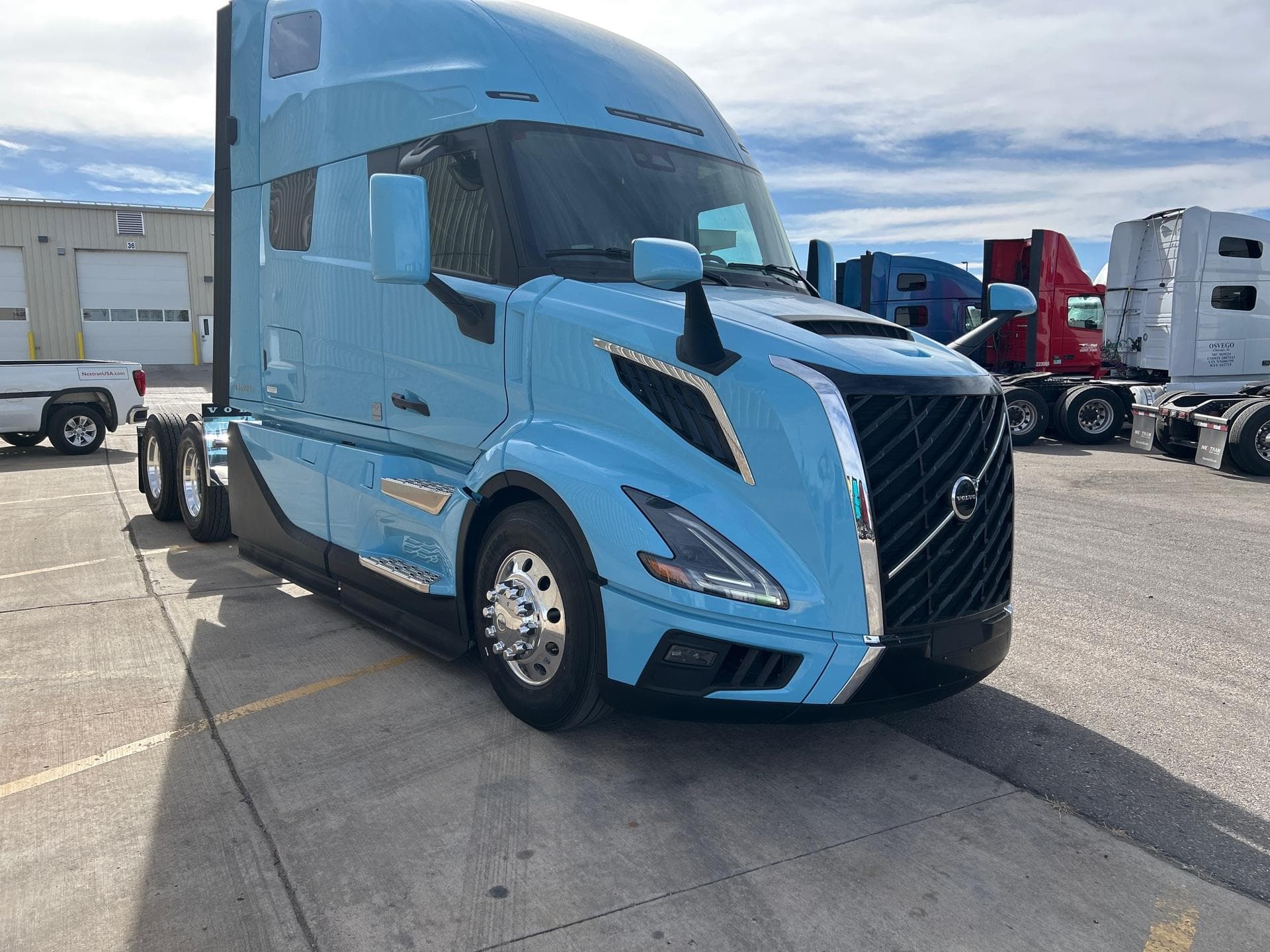 2026 Volvo VNL 860 — photo 5
