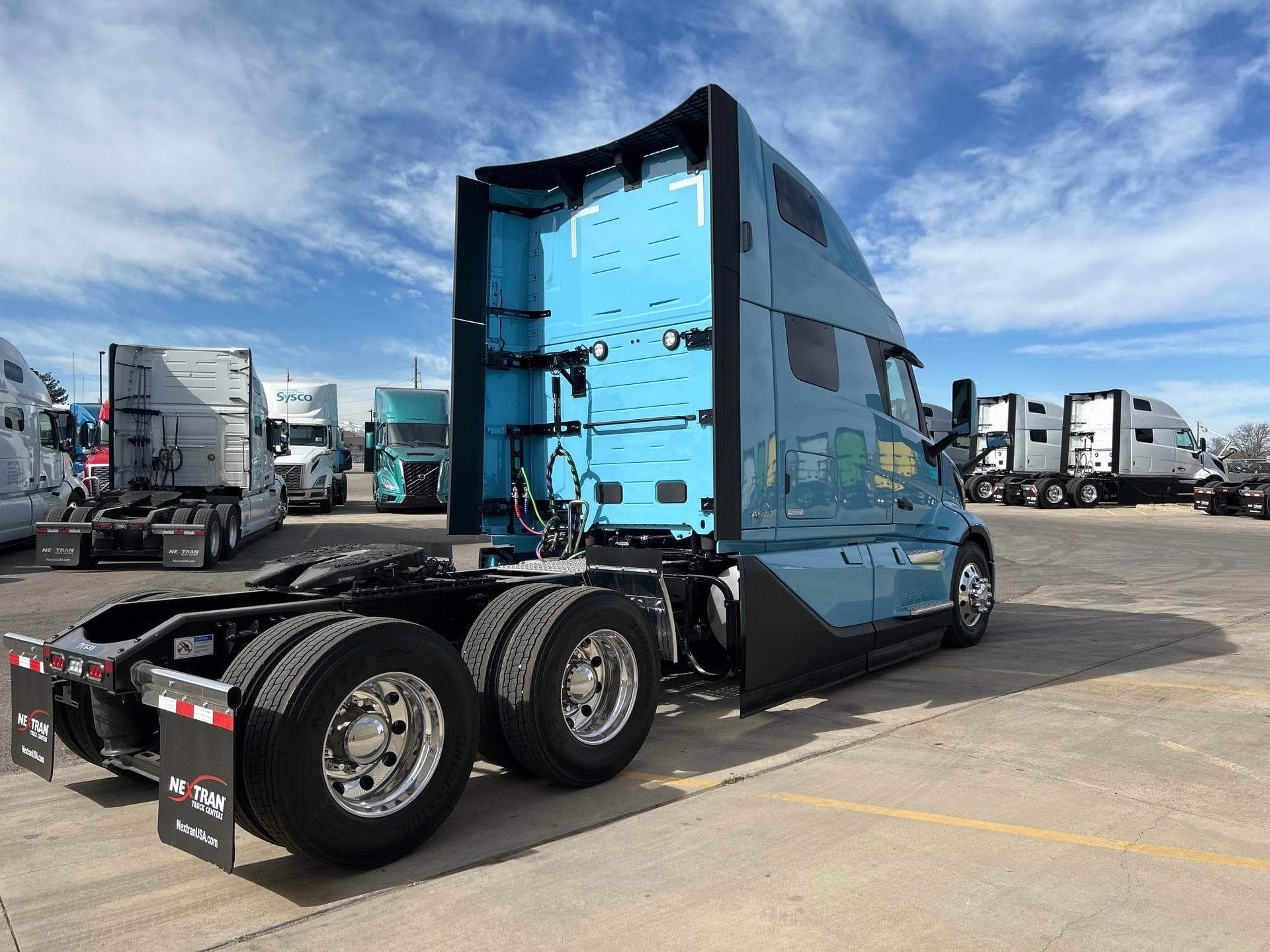 2026 Volvo VNL 860 — photo 7