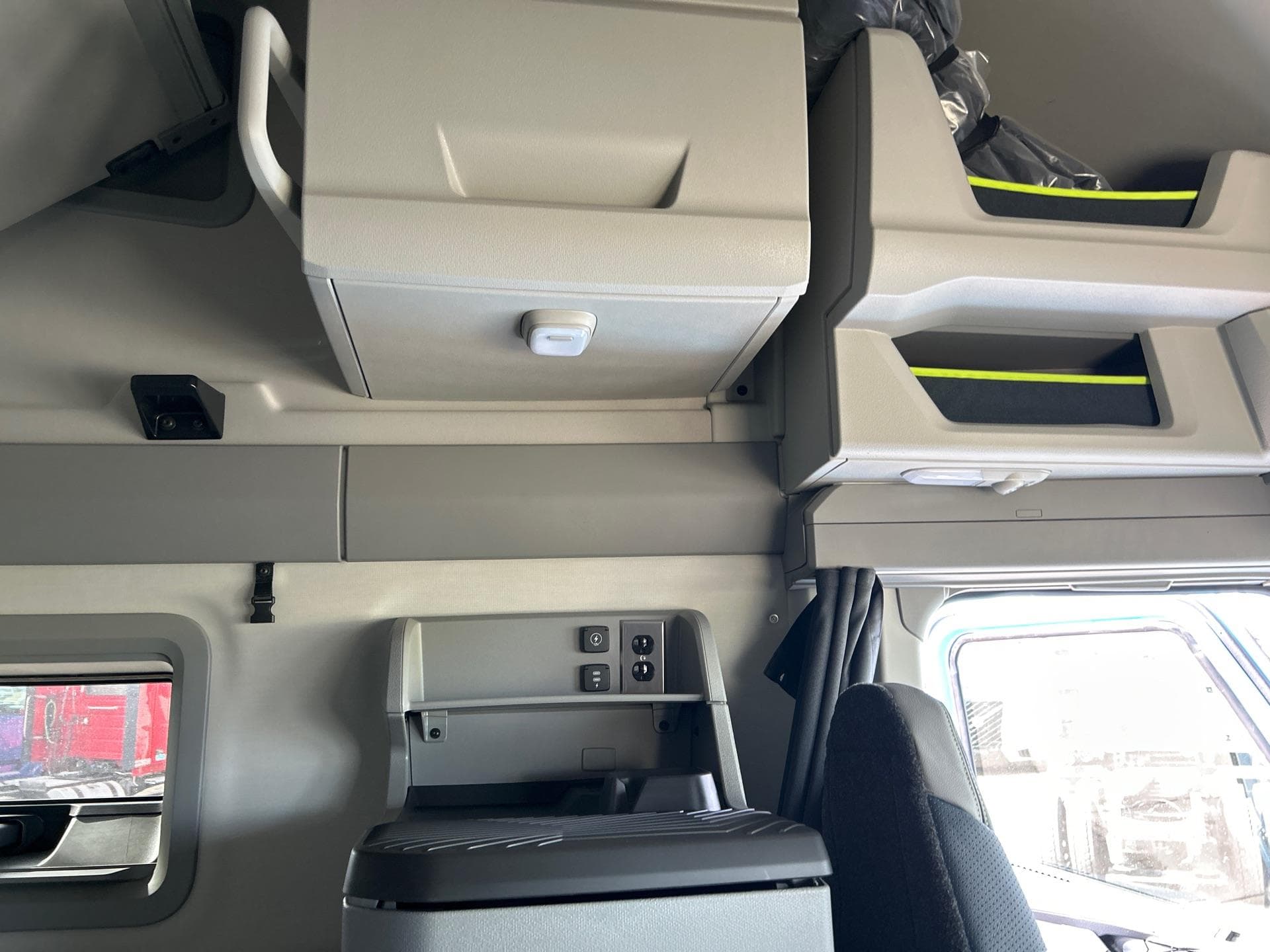 2026 Volvo VNL 860 — photo 14