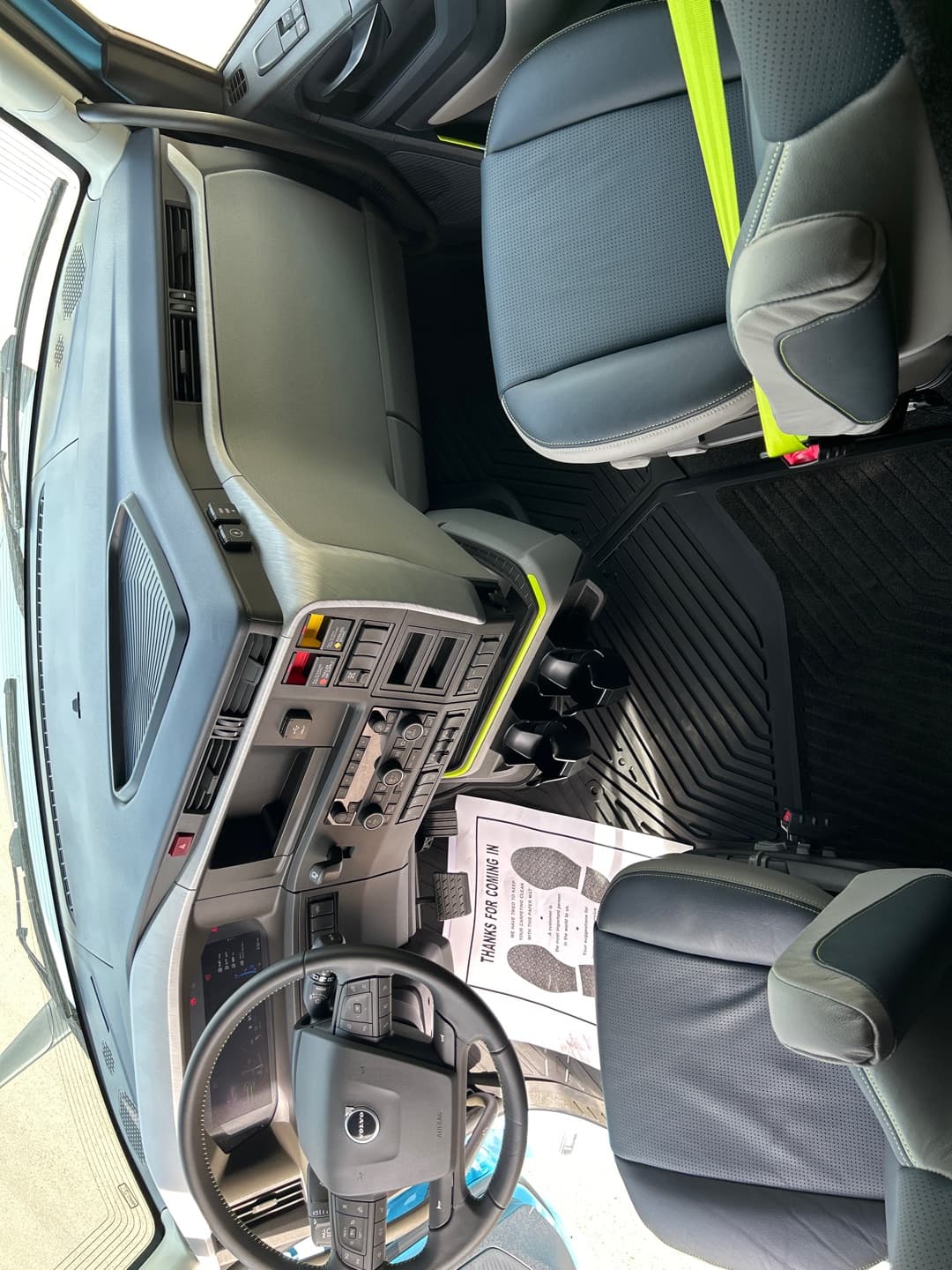 2026 Volvo VNL 860 — photo 15