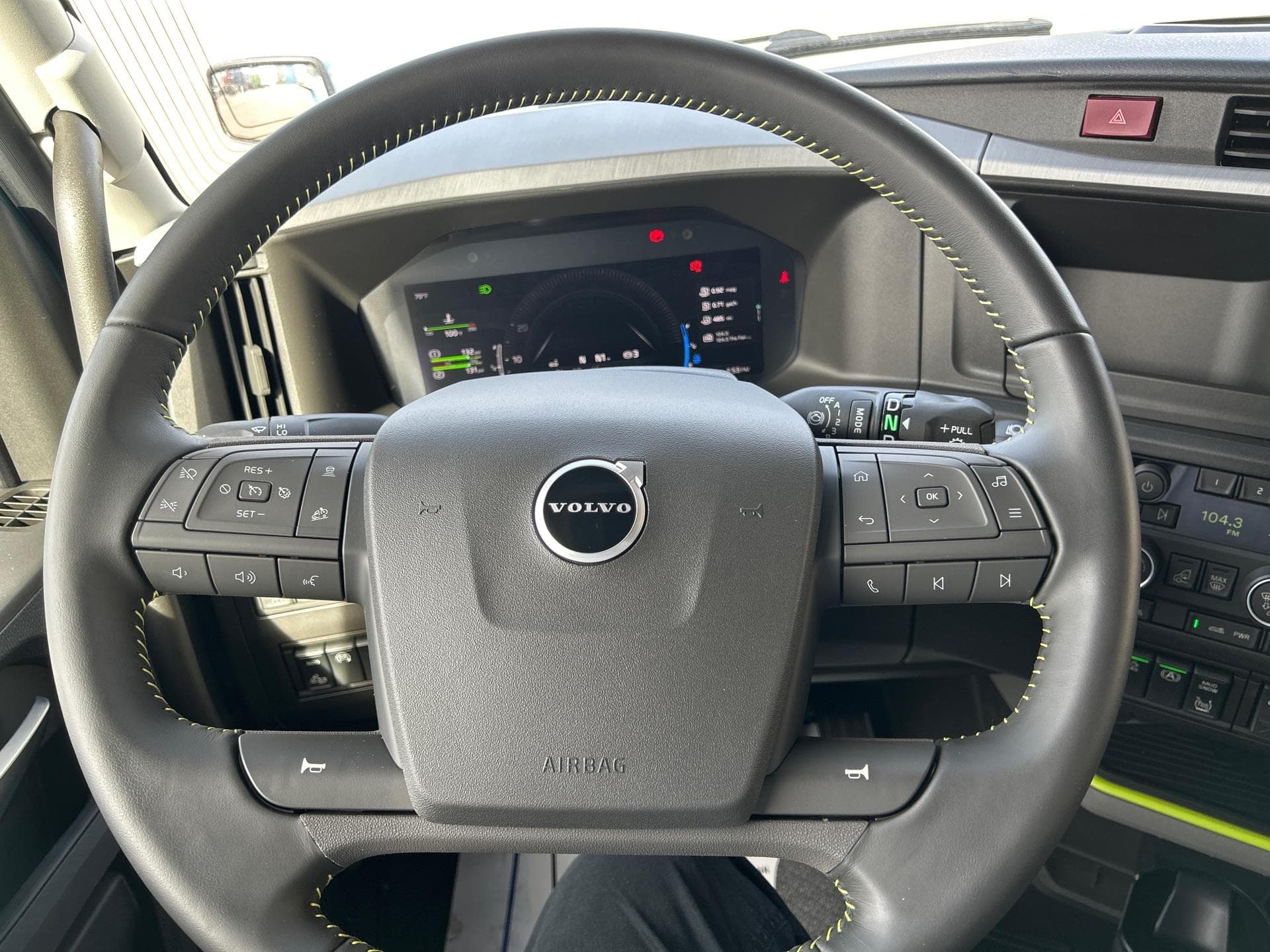 2026 Volvo VNL 860 — photo 19