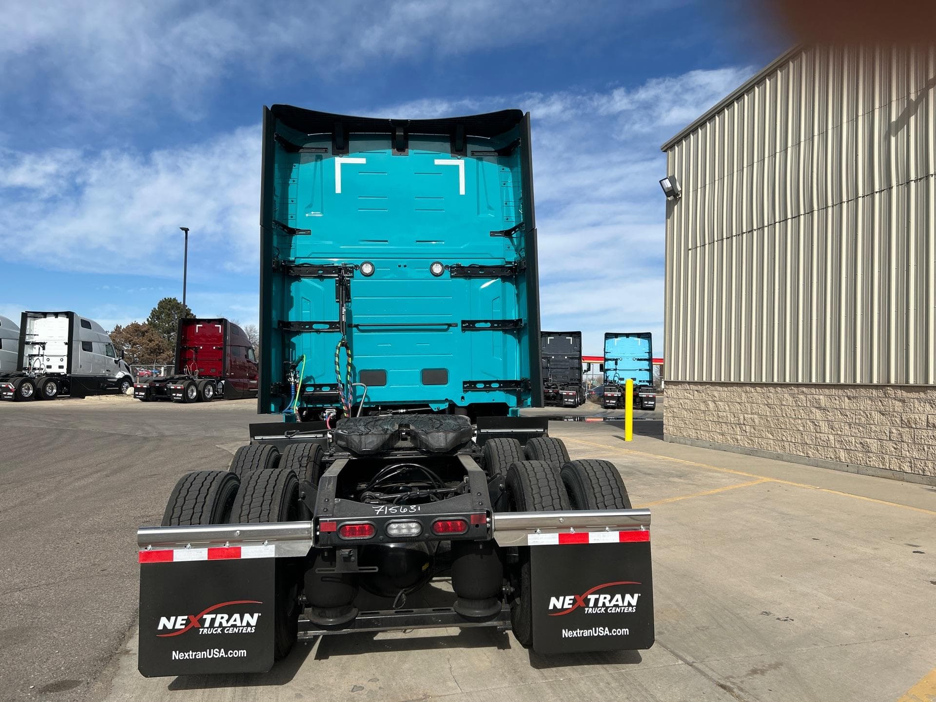 2026 Volvo VNL 860 — photo 4