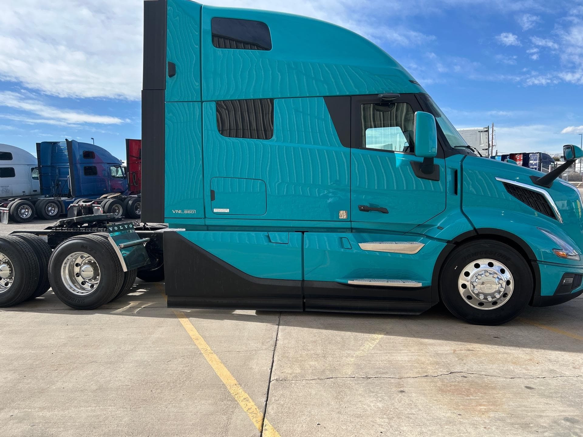 2026 Volvo VNL 860 — photo 6