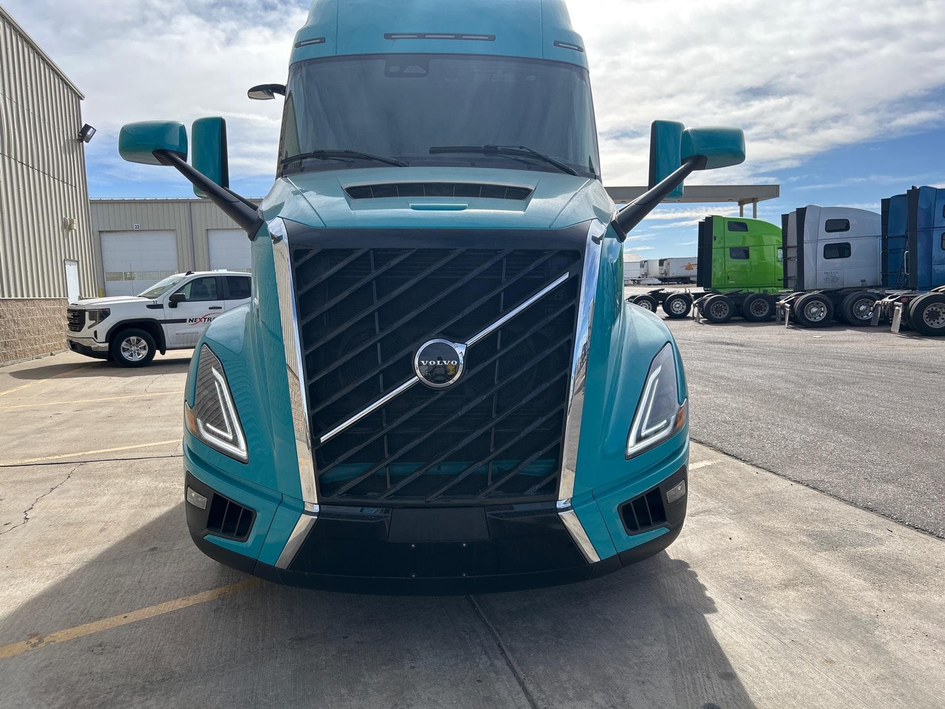 2026 Volvo VNL 860 — photo 7