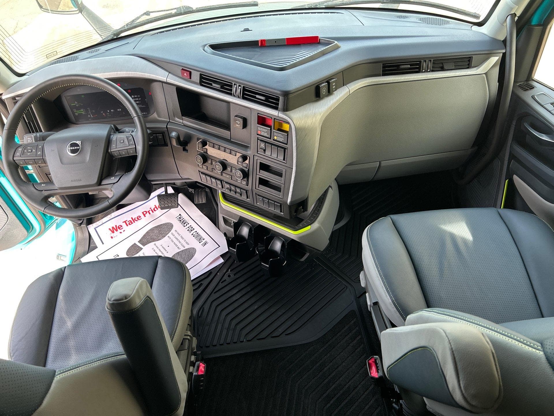 2026 Volvo VNL 860 — photo 14