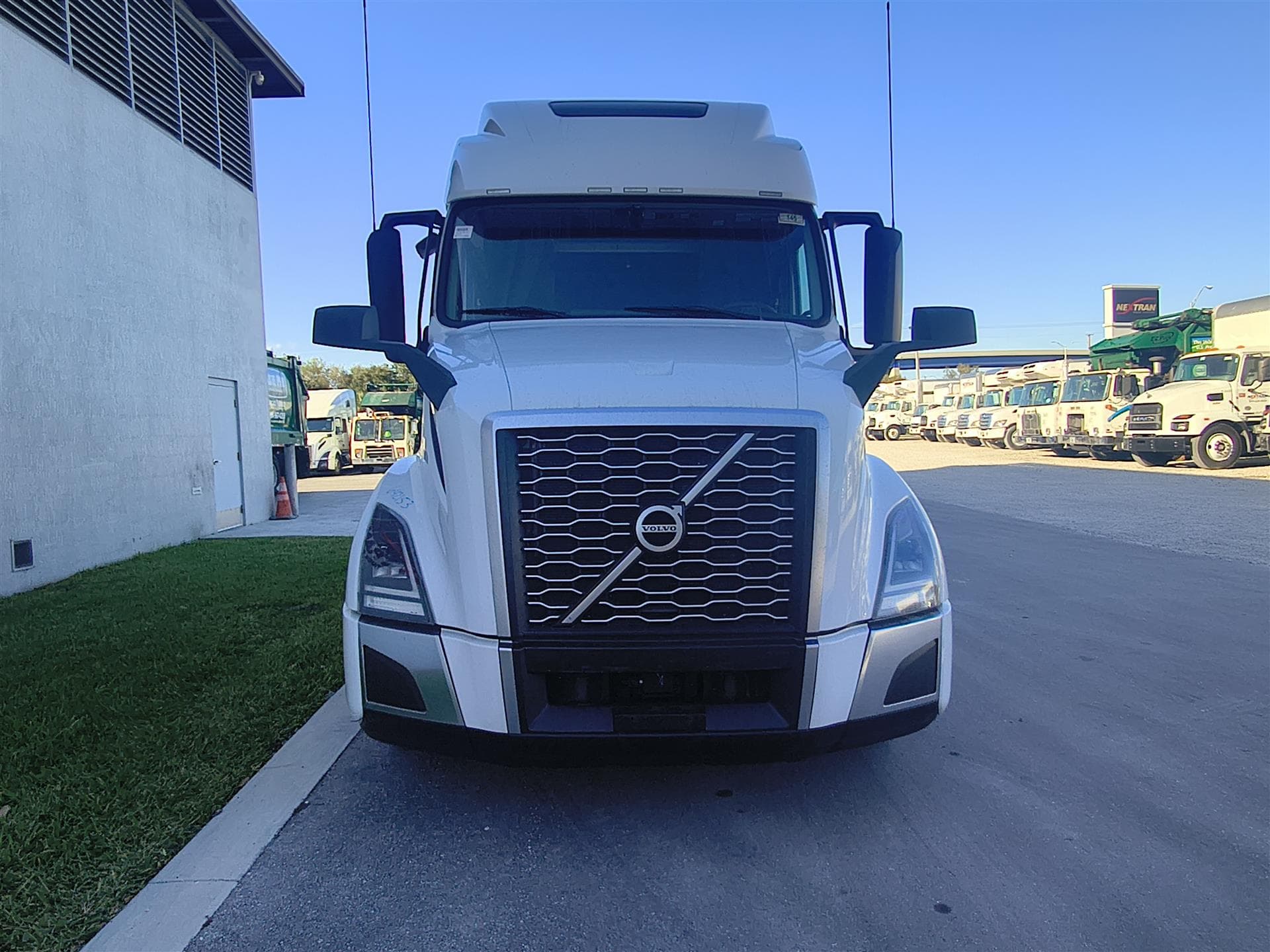 2024 Volvo VNL 860 — photo 3