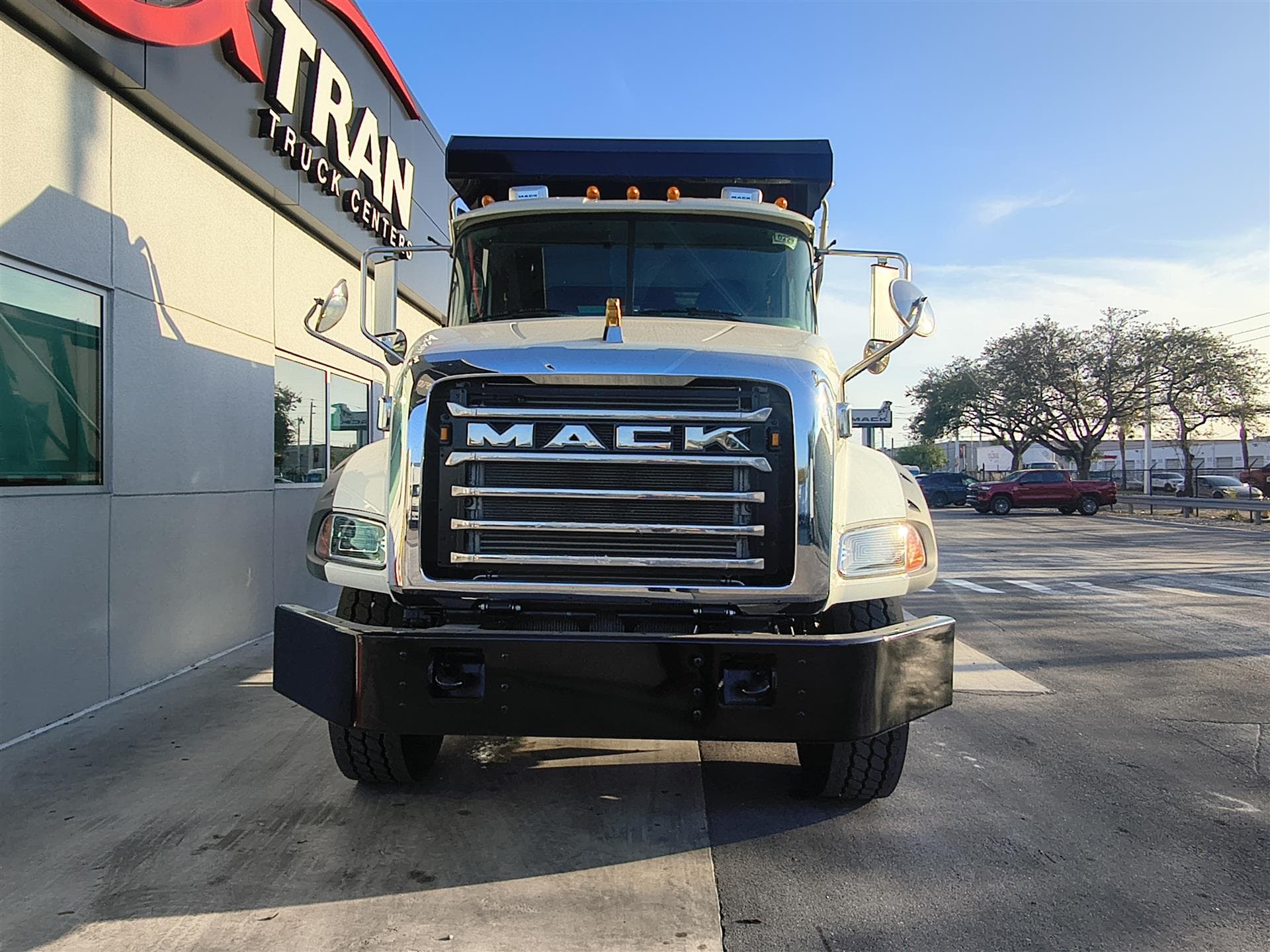 2024 Mack Granite — photo 2