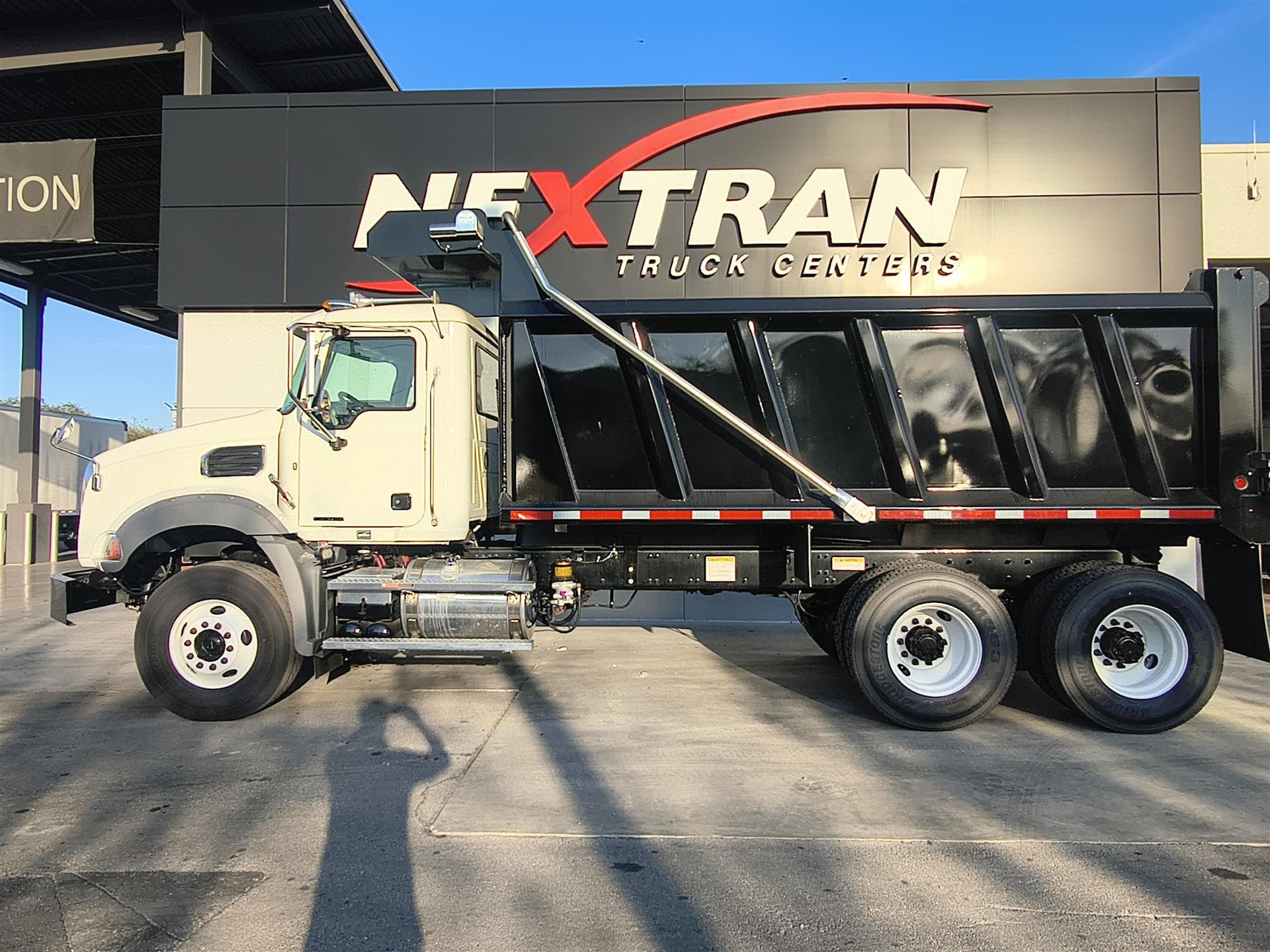 2024 Mack Granite — photo 8