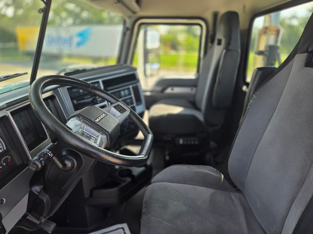 2020 Mack Anthem — photo 11