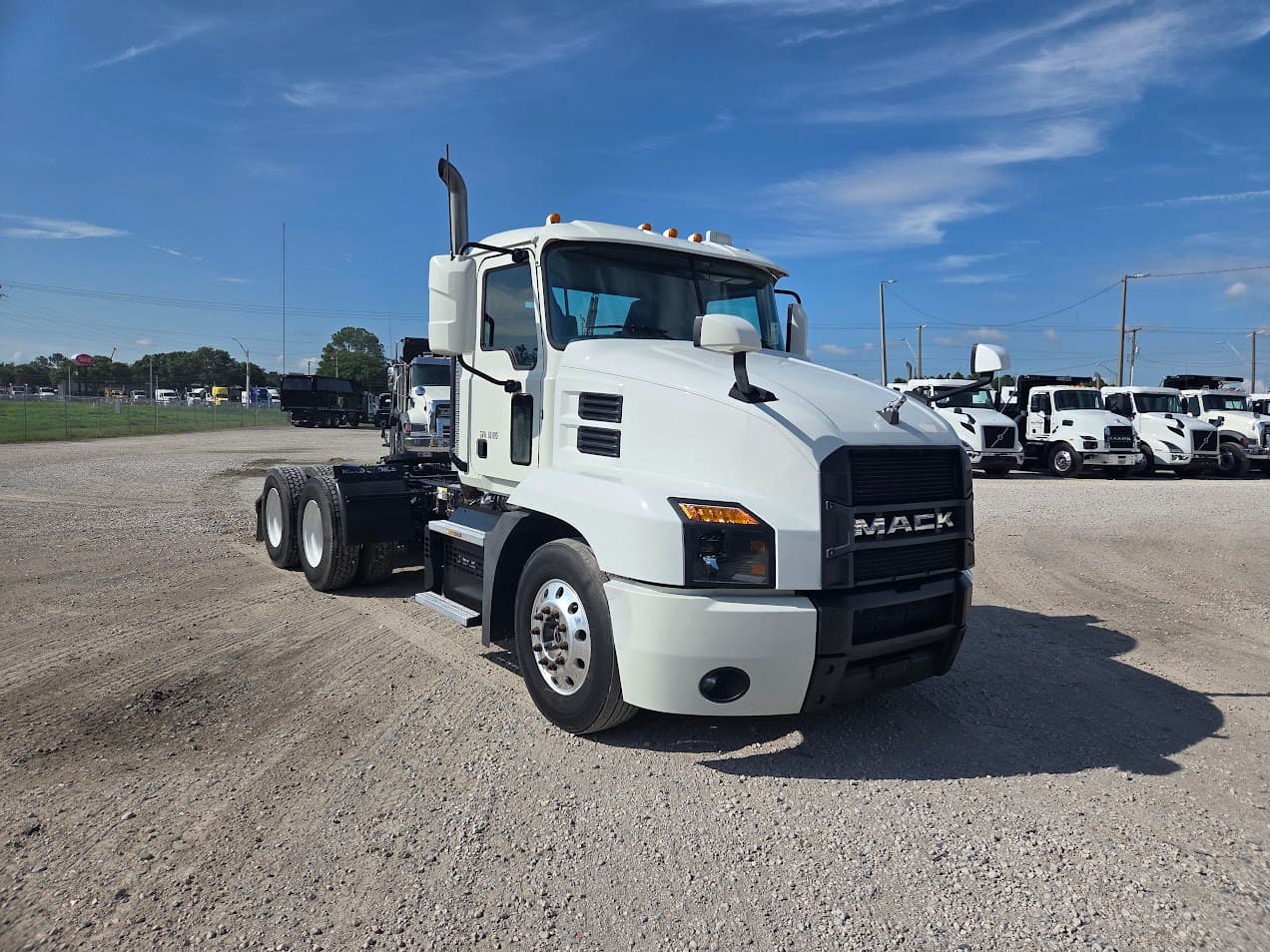 2020 Mack Anthem — photo 3