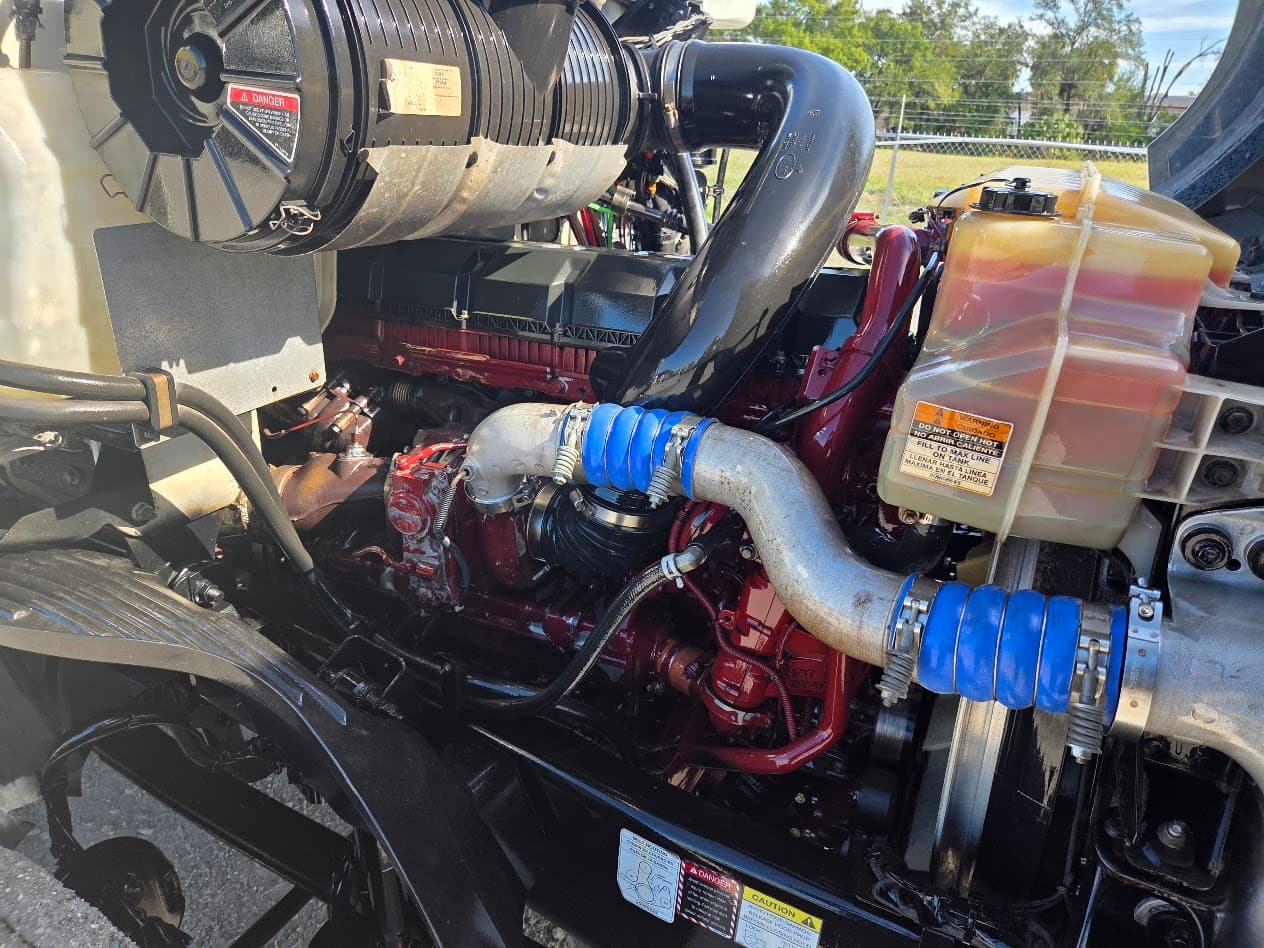 2019 Mack Anthem — photo 15