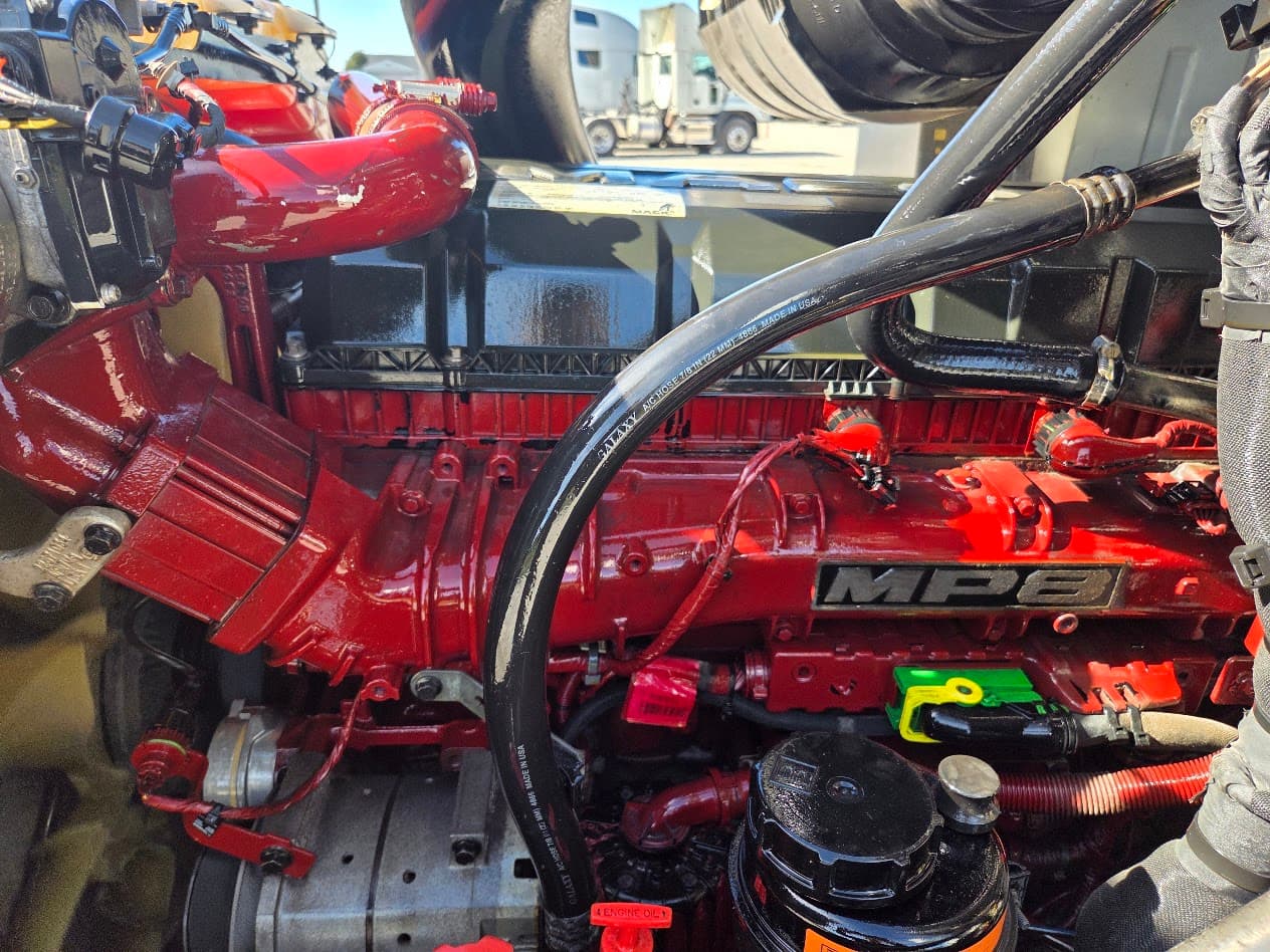 2019 Mack Anthem — photo 16