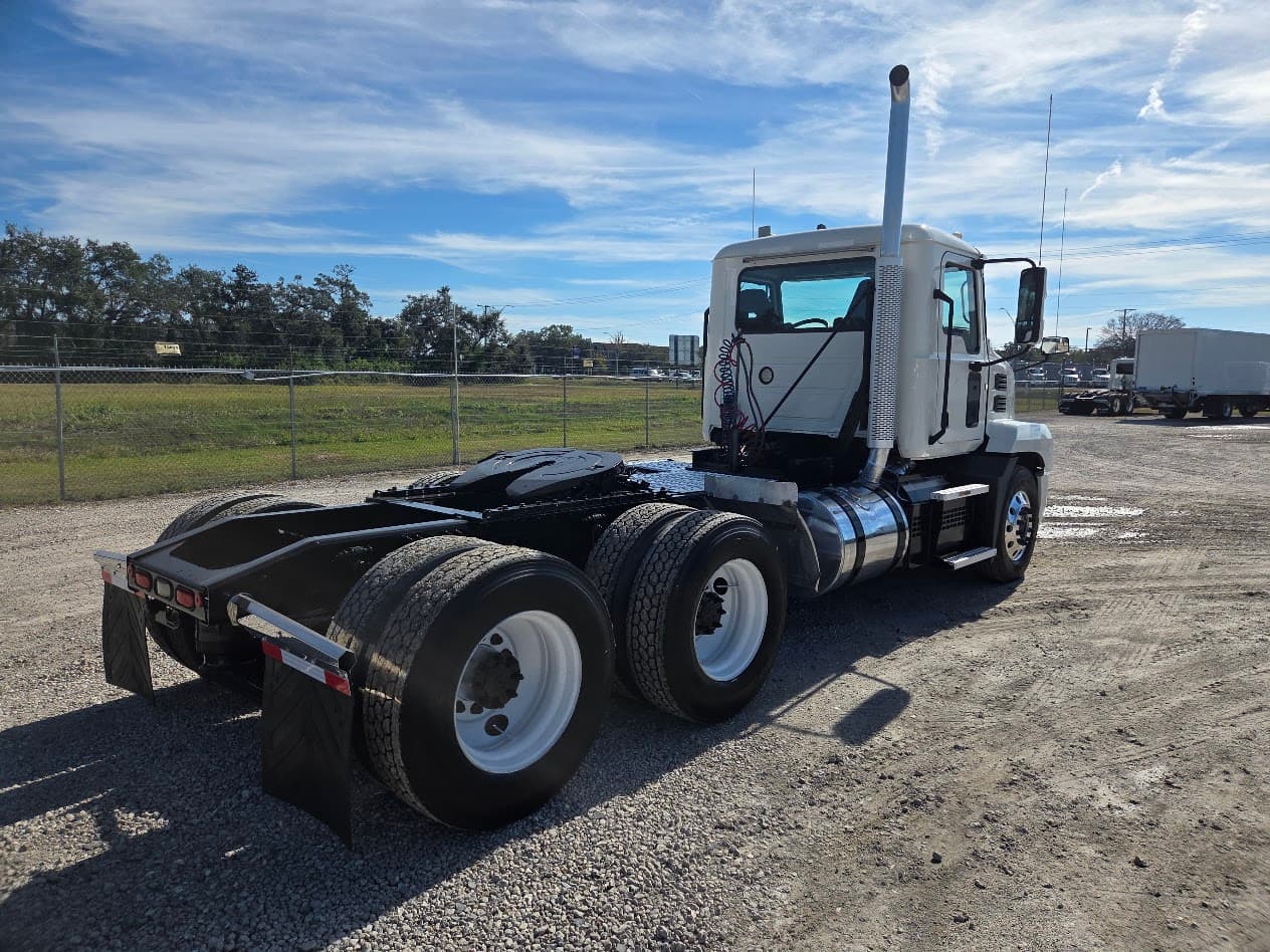 2019 Mack Anthem — photo 5