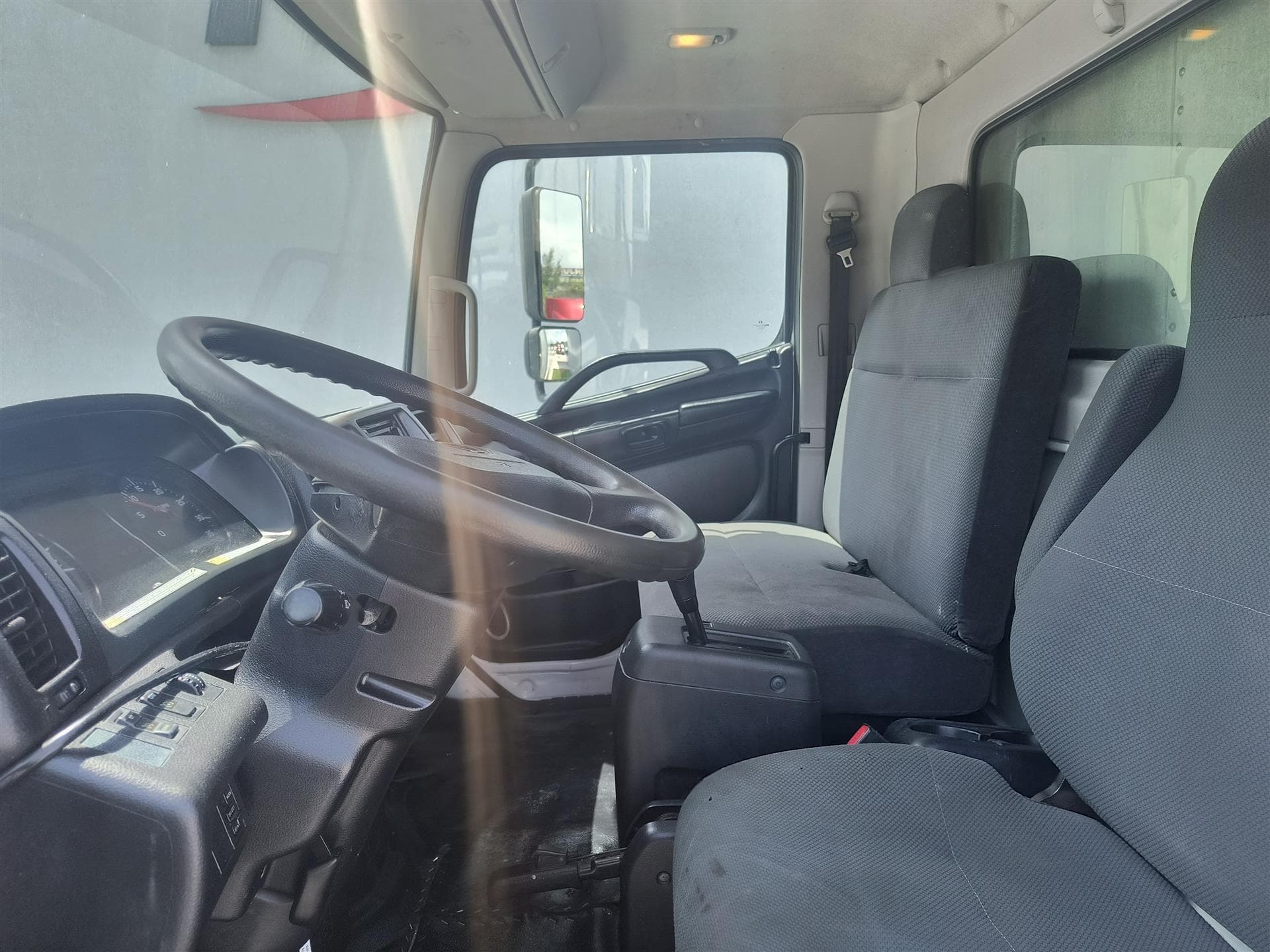 2019 Hino 268 — photo 9