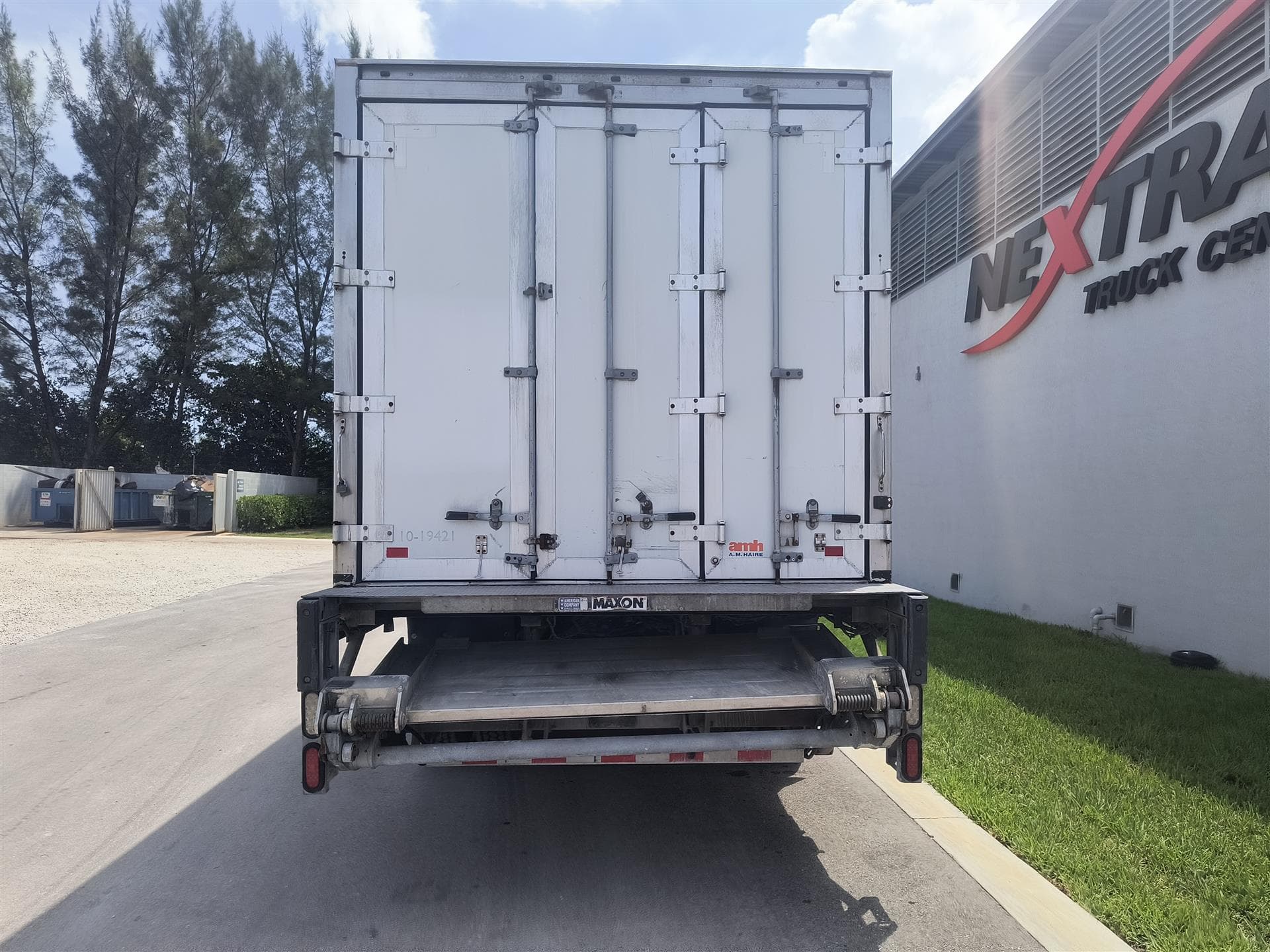 2019 Hino 268 — photo 8