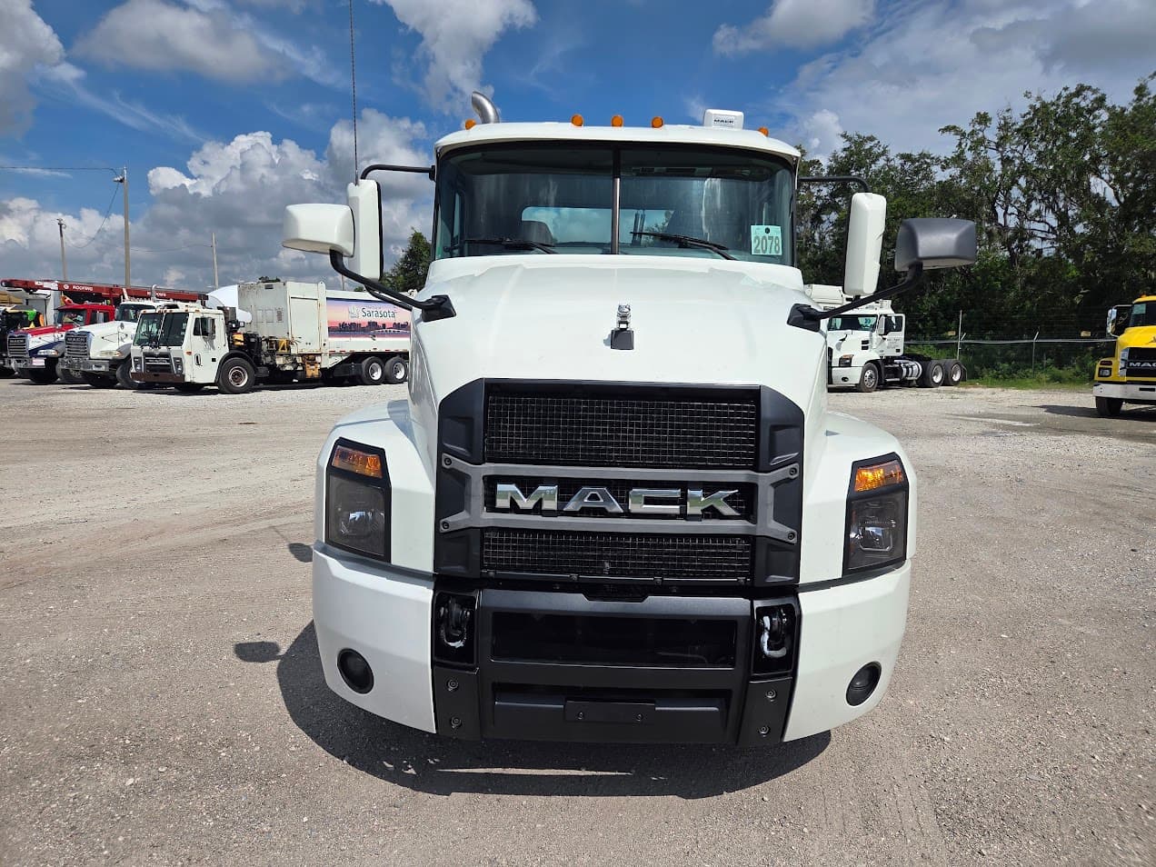 2020 Mack Anthem — photo 2