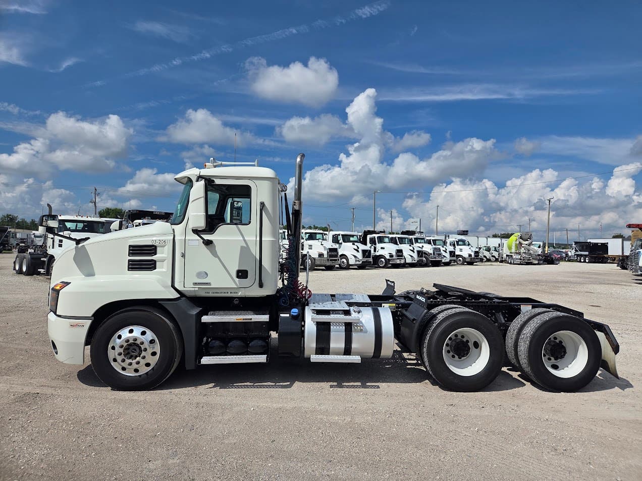 2020 Mack Anthem — photo 5