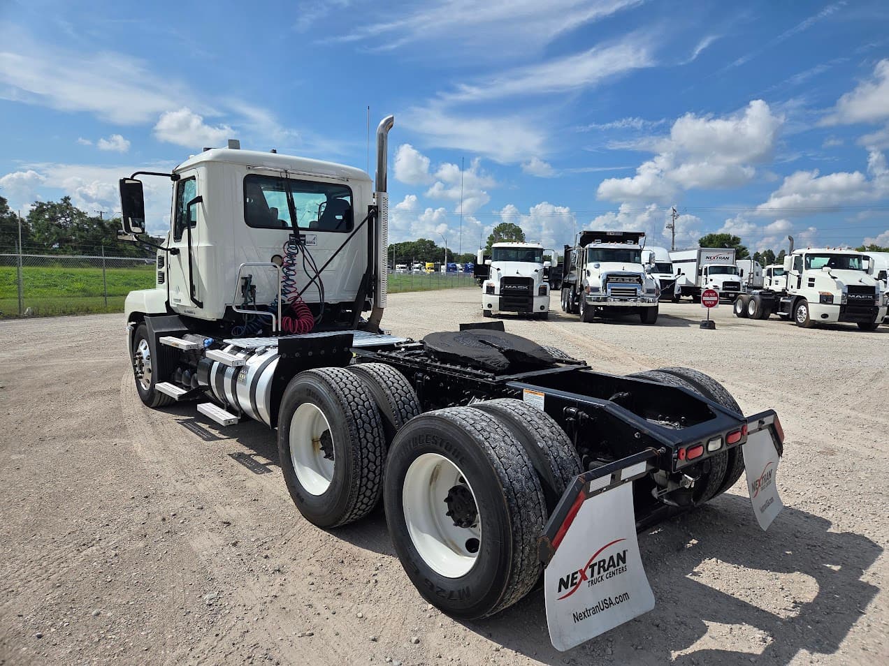 2020 Mack Anthem — photo 6