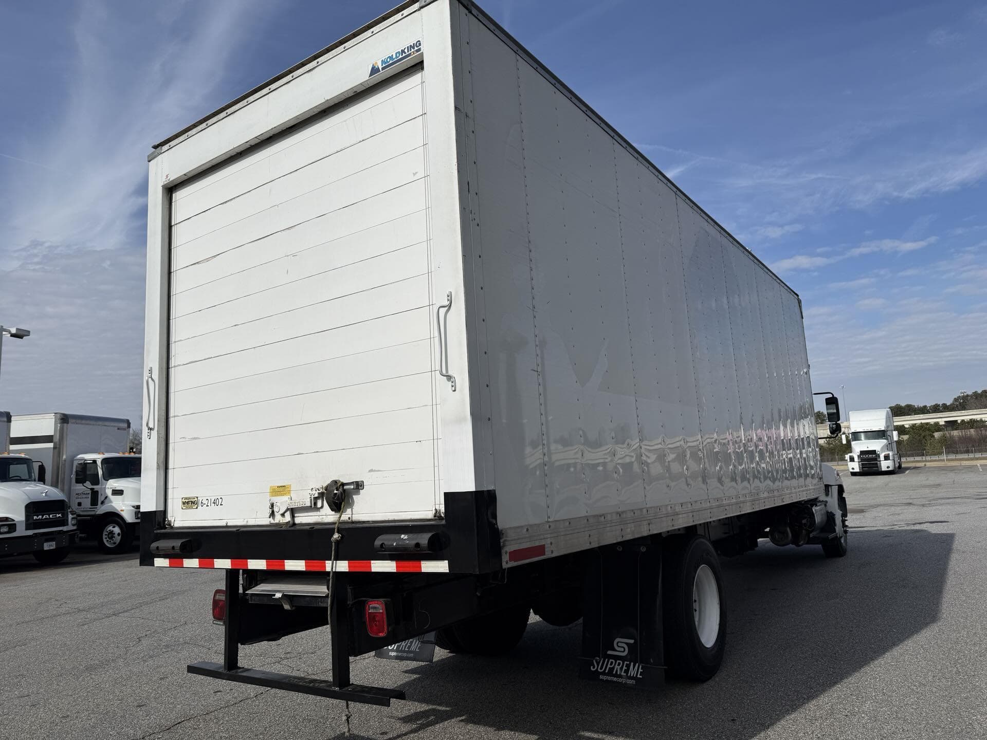 2021 Hino 268 — photo 4