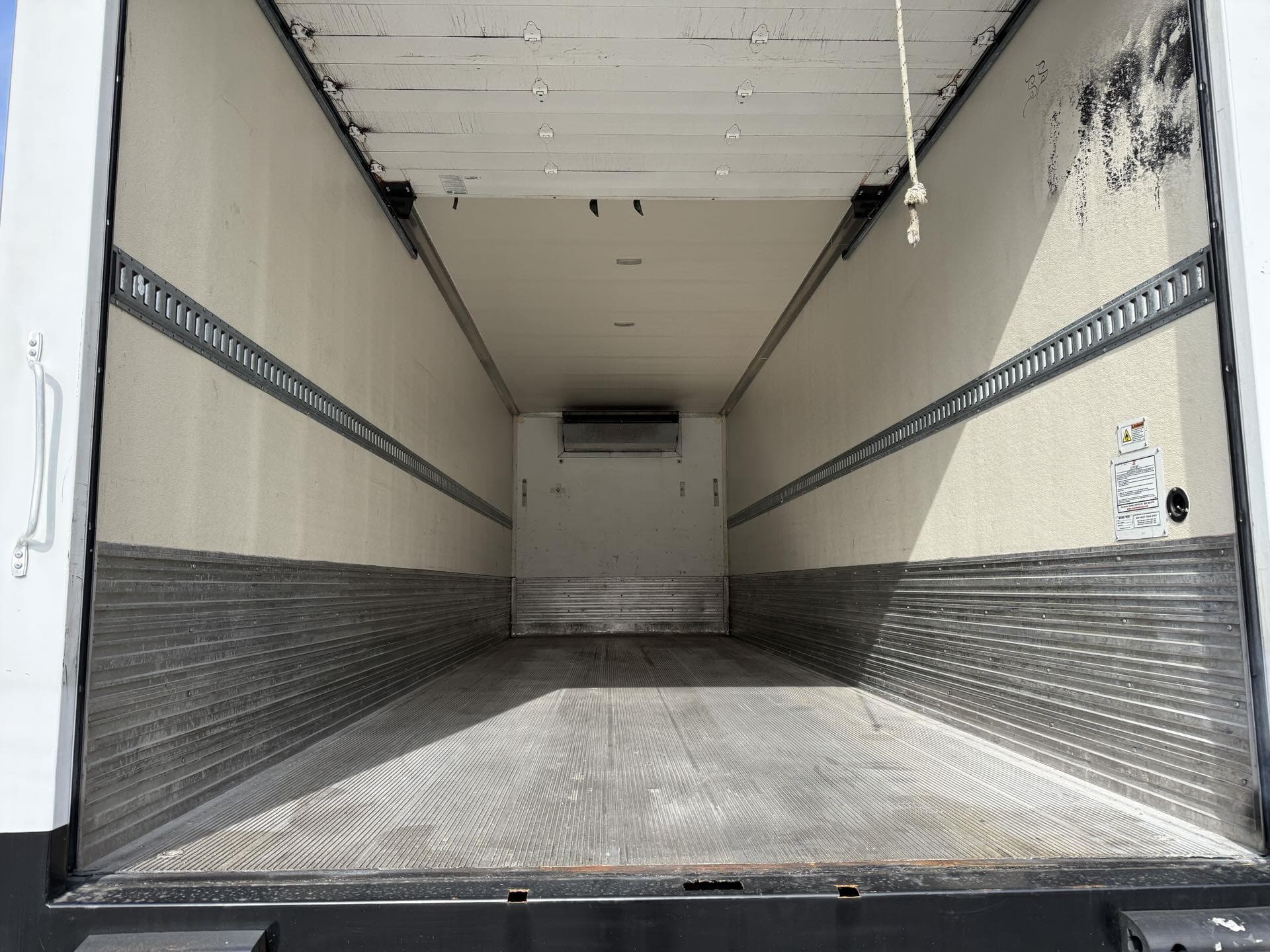 2021 Hino 268 — photo 10