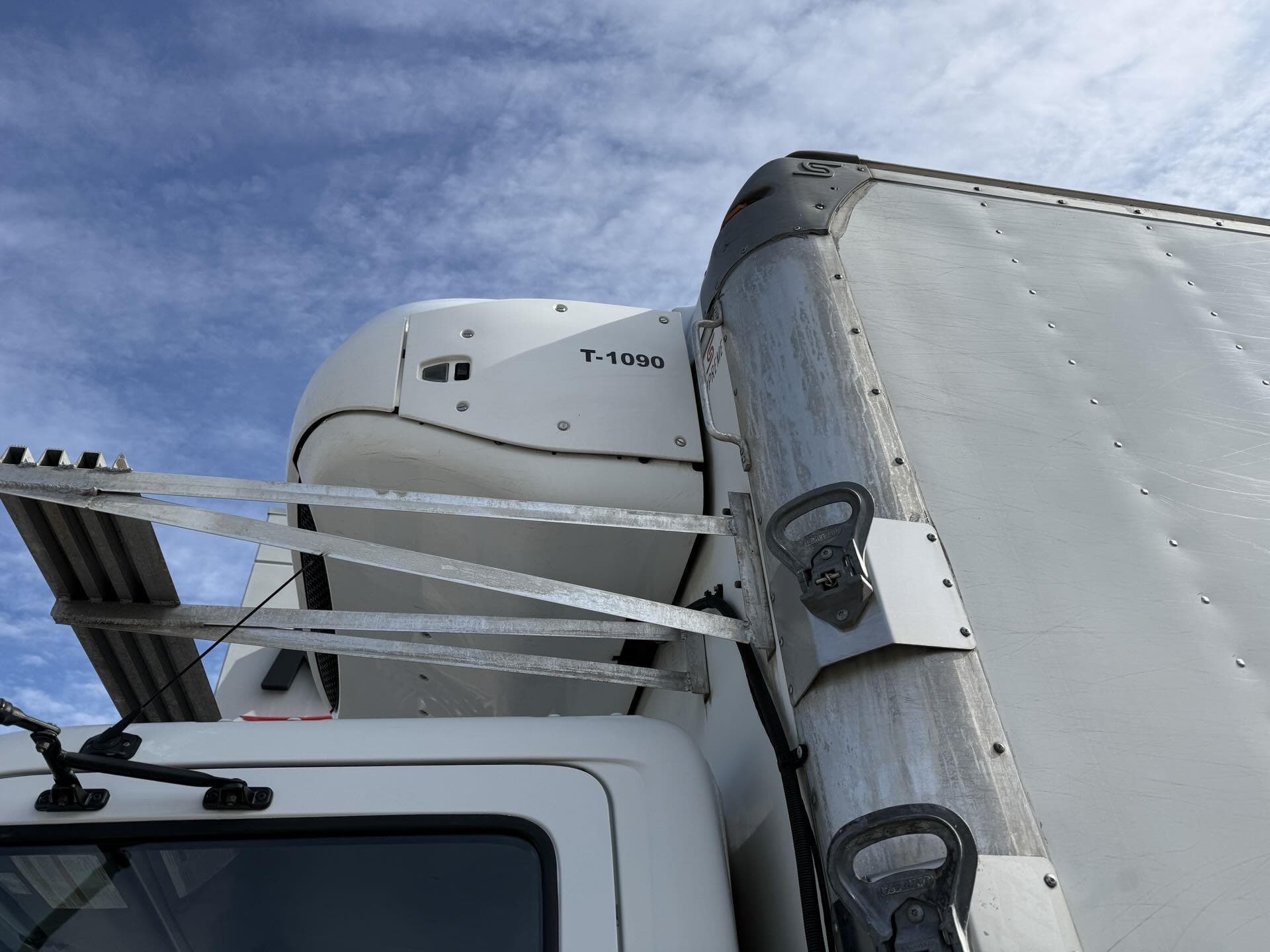 2021 Hino 268 — photo 6