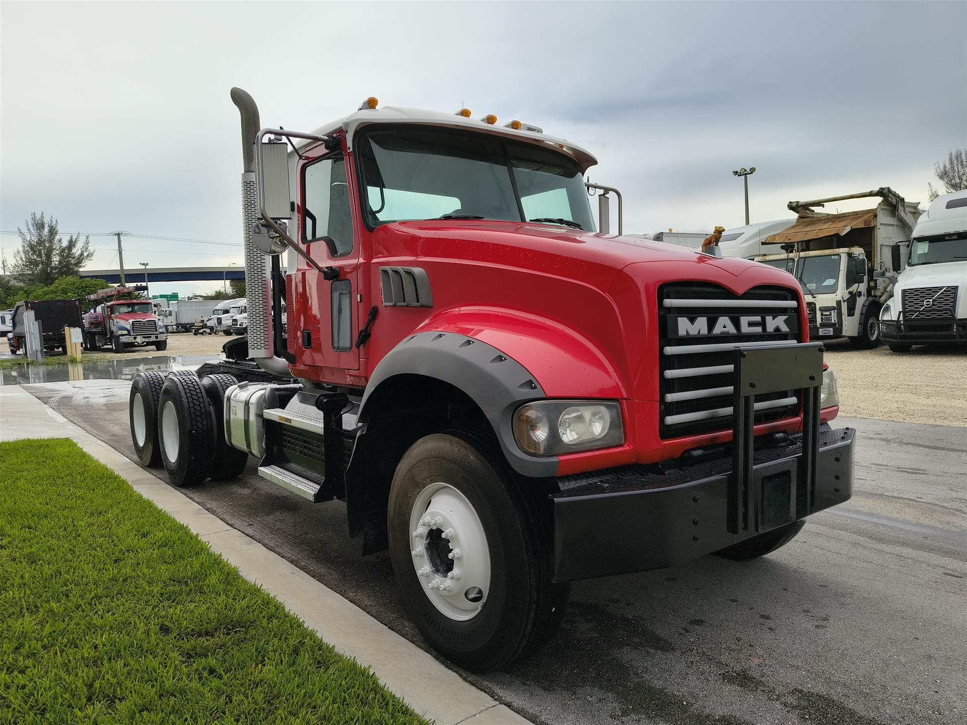 2020 Mack Granite — photo 4