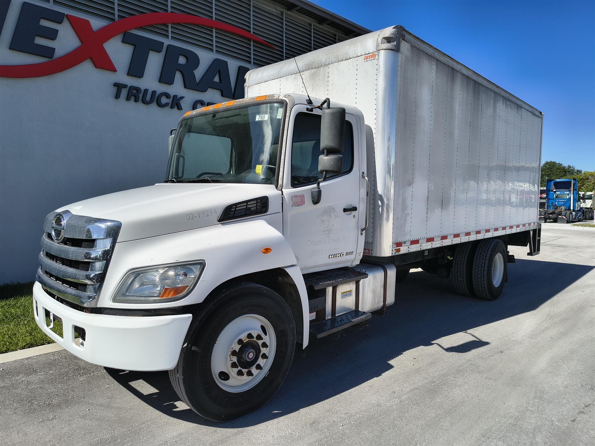 2019 Hino 268 — photo 2