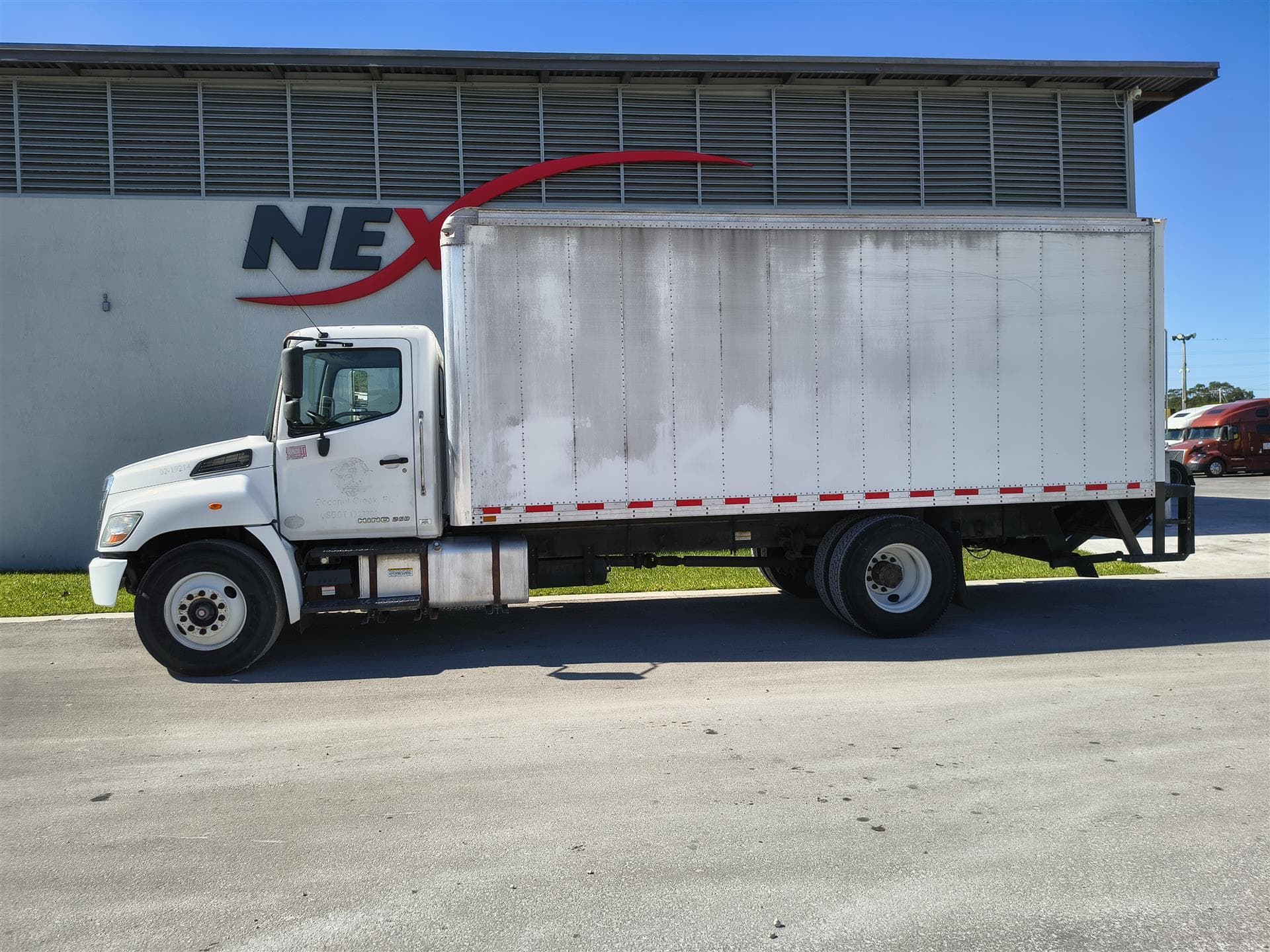 2019 Hino 268 — photo 5