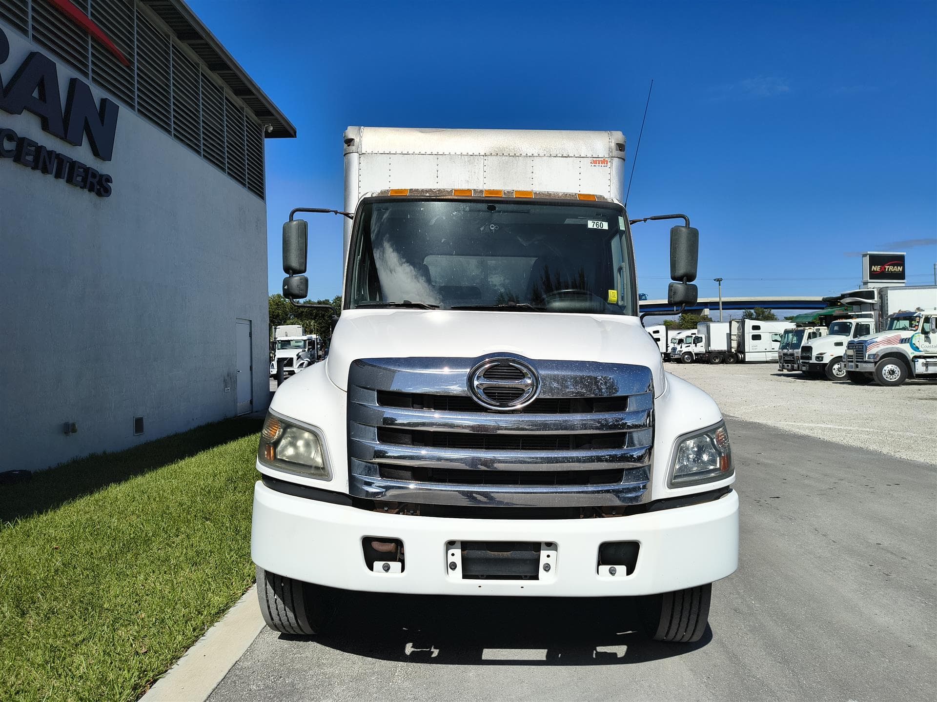 2019 Hino 268 — photo 4